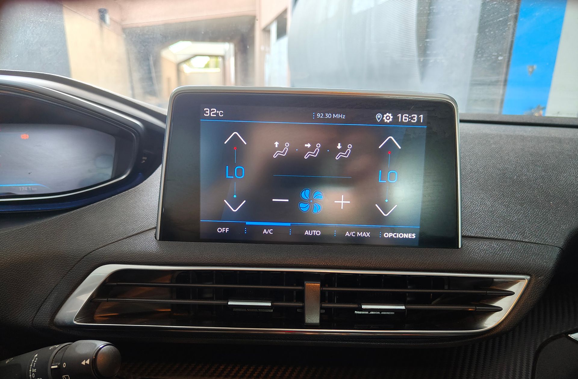 Peugeot 3008 PureTech 130 Active Pack - foto 30