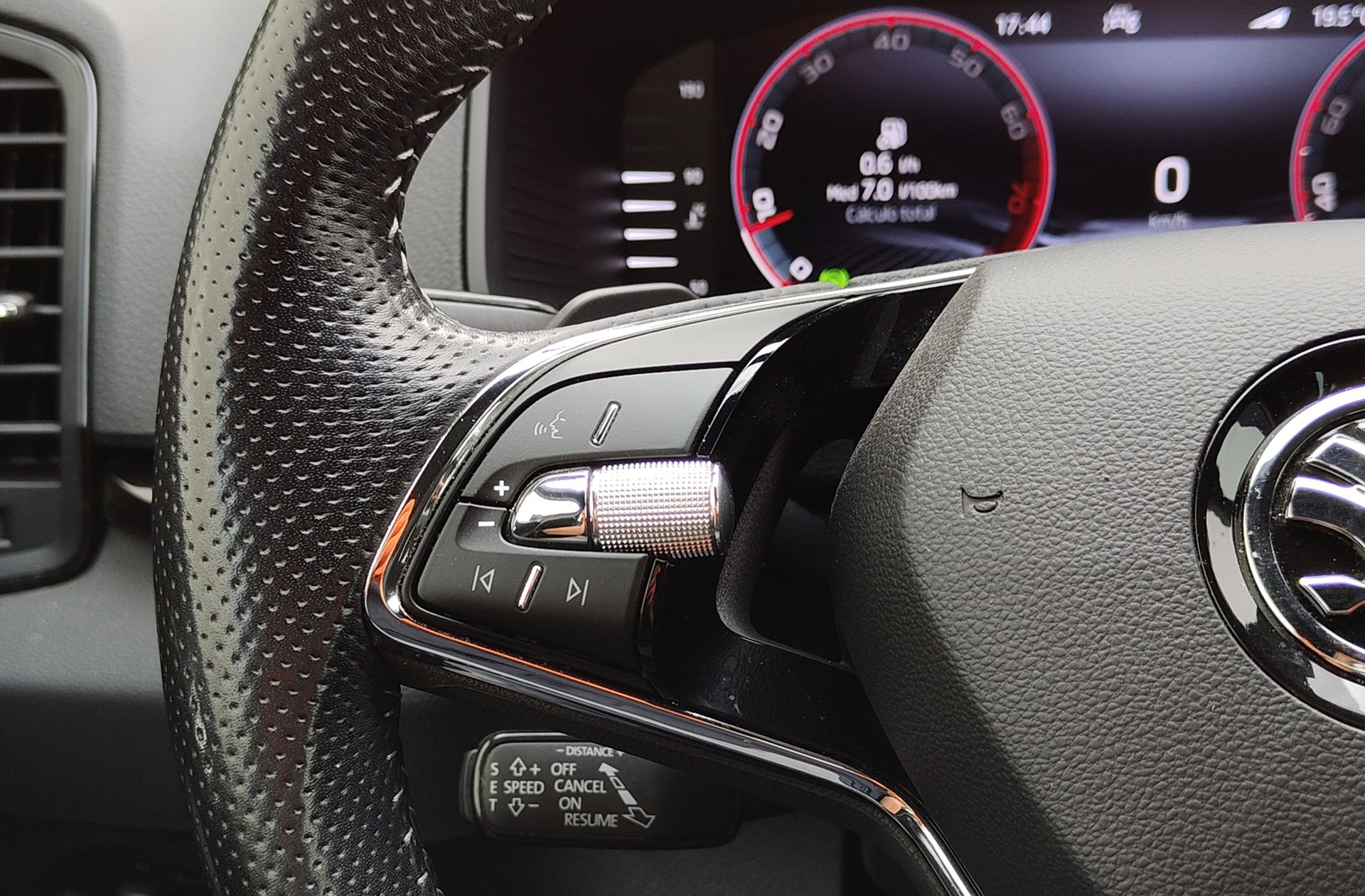Škoda Karoq 1.5 TSI ACT Sportline DSG - foto 28
