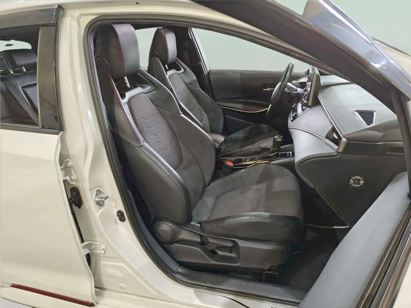 Foto Toyota Corolla Toyota Corolla 180H Advance E-CVT (180 CV)