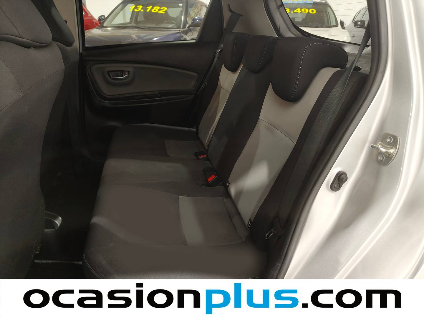 Foto asientos traseros Toyota Yaris Toyota Yaris 1.5 Hybrid Advance (100 CV)