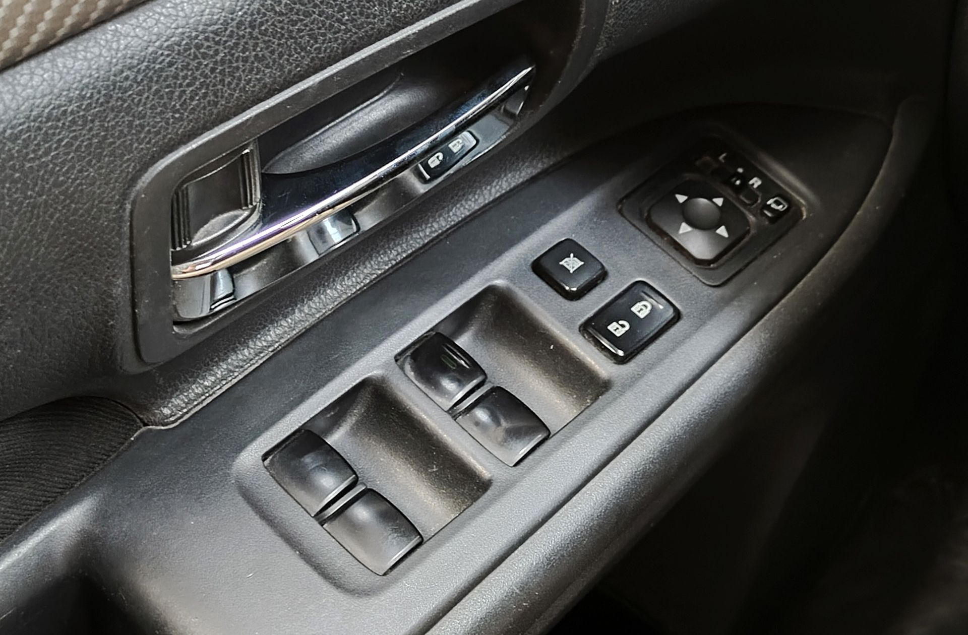 Mitsubishi Outlander 220 DI-D Challenge 2WD - foto 27