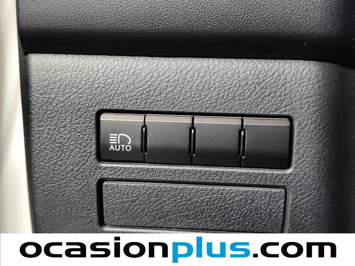 Acabados Lexus NX Lexus NX 300h Business Navigation 2WD (197 CV)