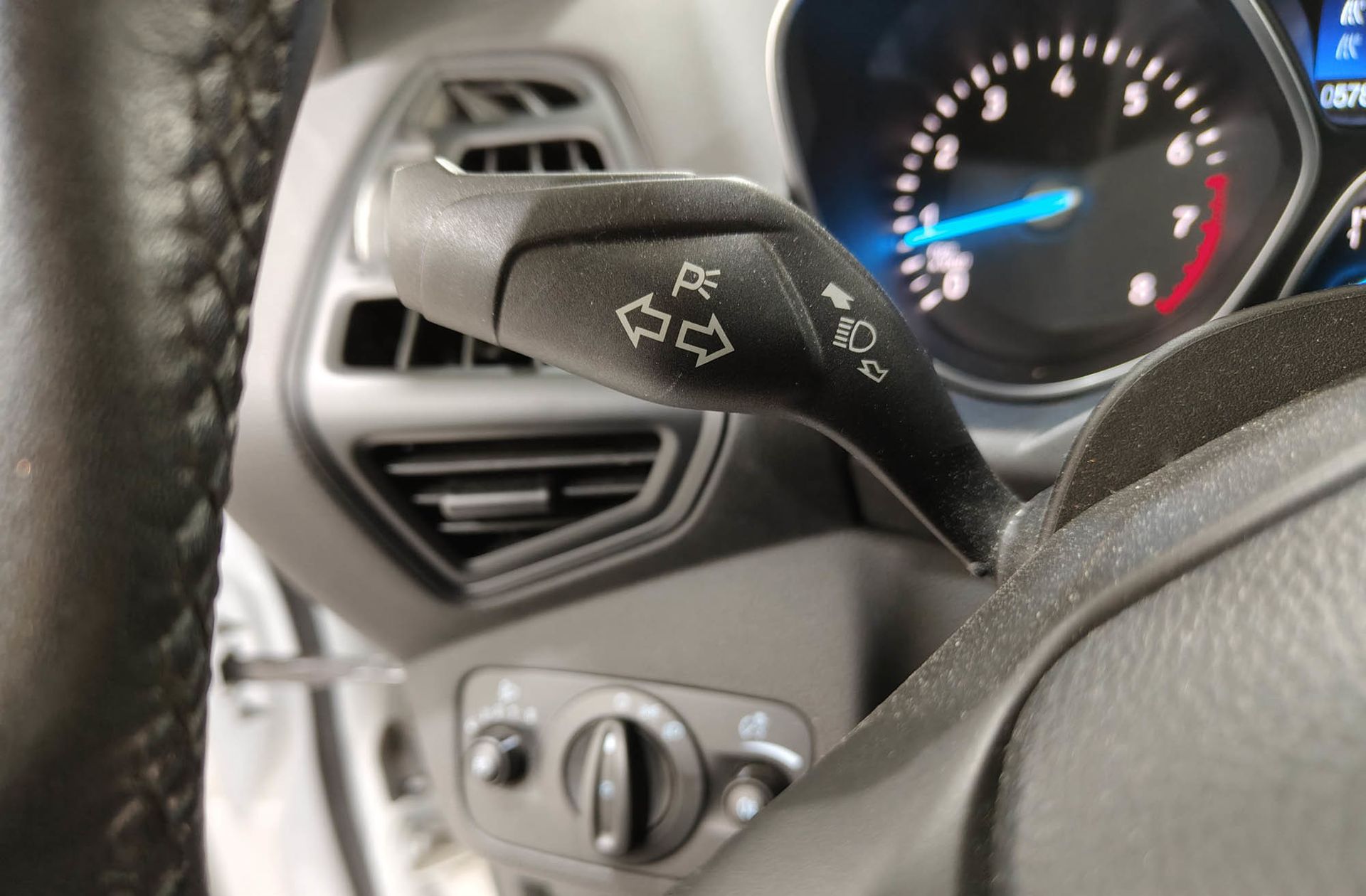 Ford Kuga 1.5 EcoBoost Trend 4x2 - foto 24