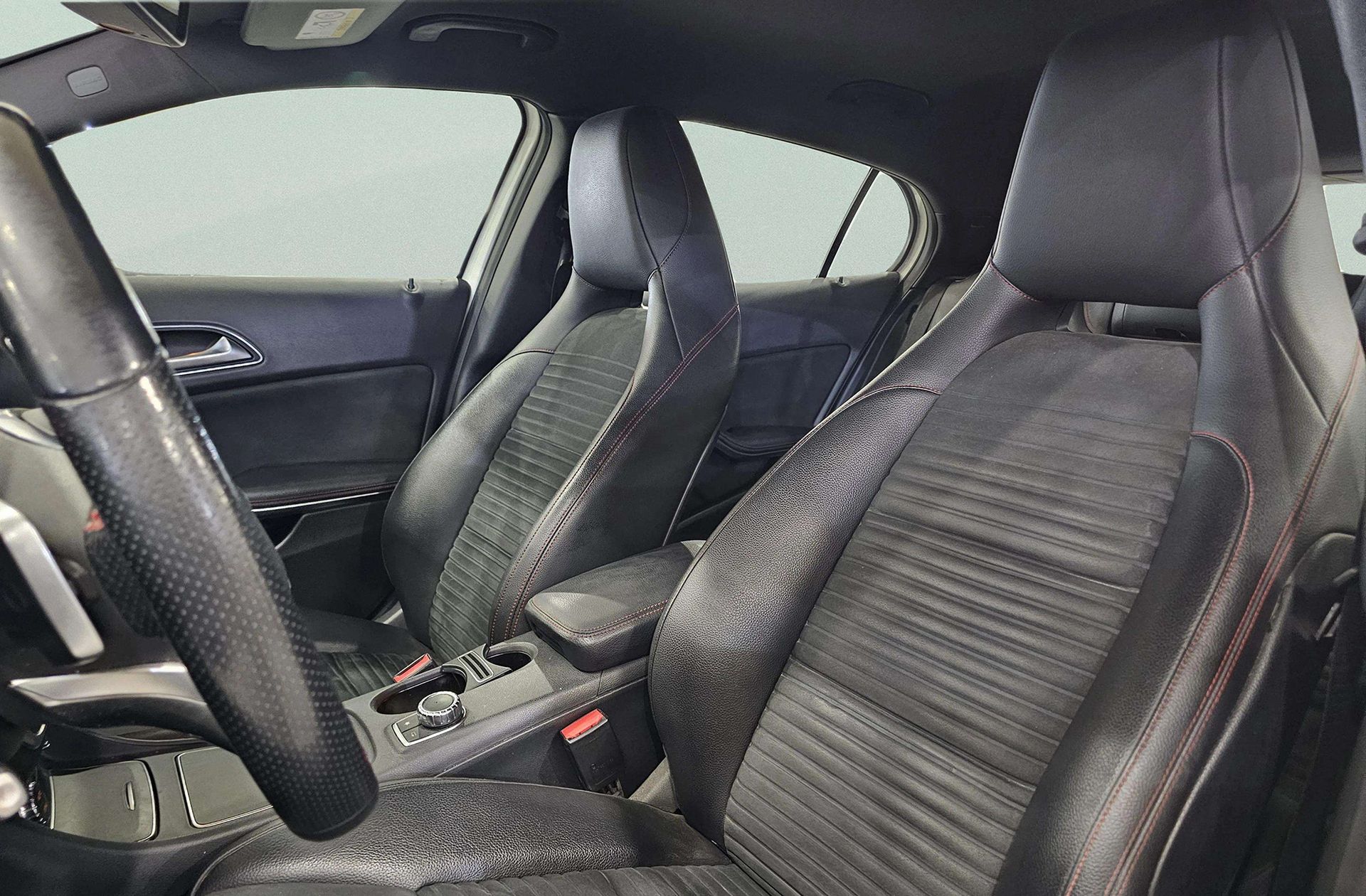 Mercedes-Benz GLA 180 Pack AMG - foto 7