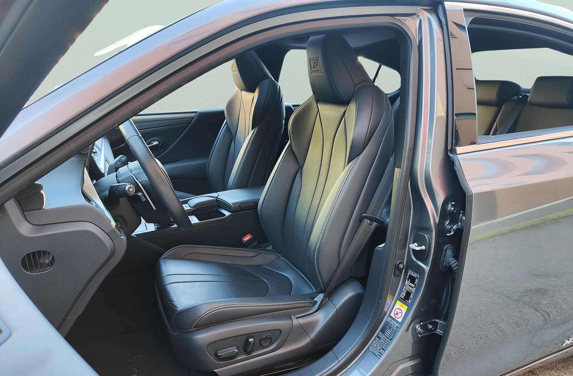 Lexus ES 300h F Sport - foto 12