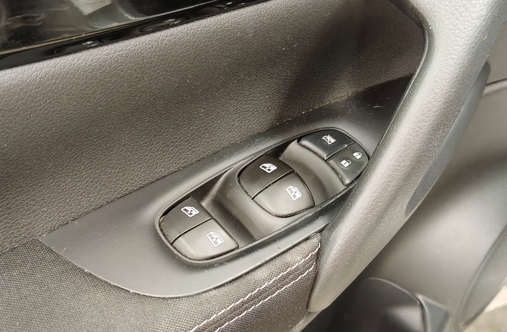 Nissan Qashqai DIG-T 115 N-Connecta 4x2 - foto 32