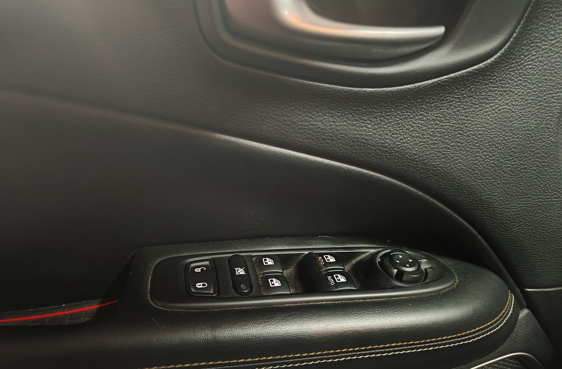 Jeep Compass 1.4 MultiAir Sport 4x2 - foto 26