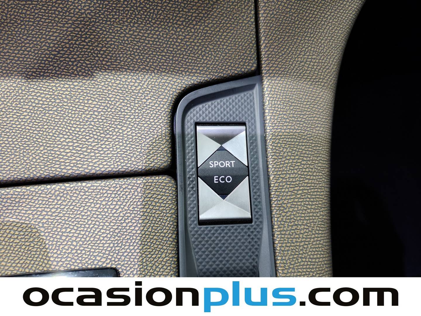 Foto DS DS 7 Crossback DS DS7 Crossback PureTech 130 Bastille+ AT (131 CV)