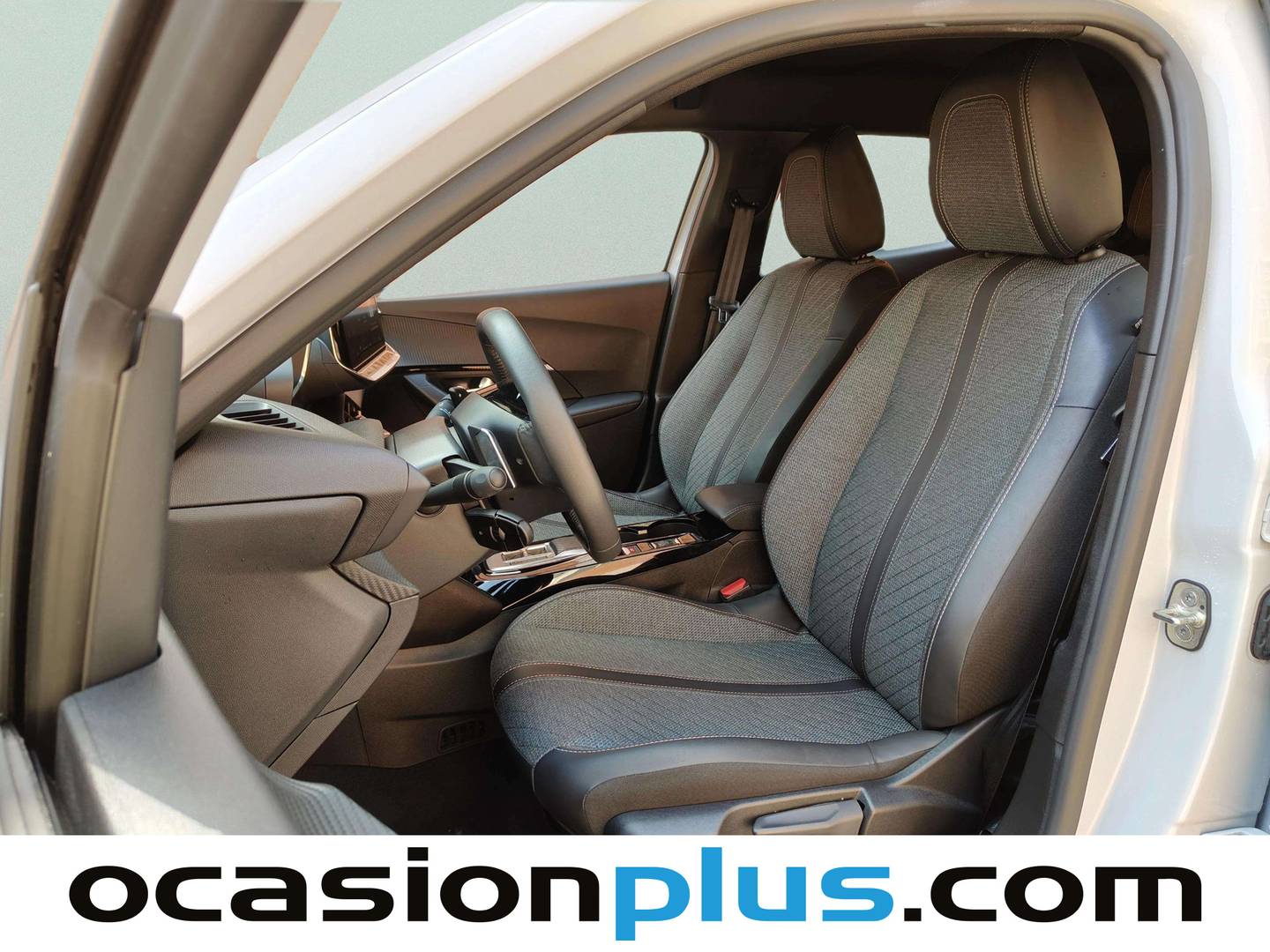 Foto asientos delanteros Peugeot 2008 Peugeot 2008 Allure Hybrid eDCS6 (145 CV)