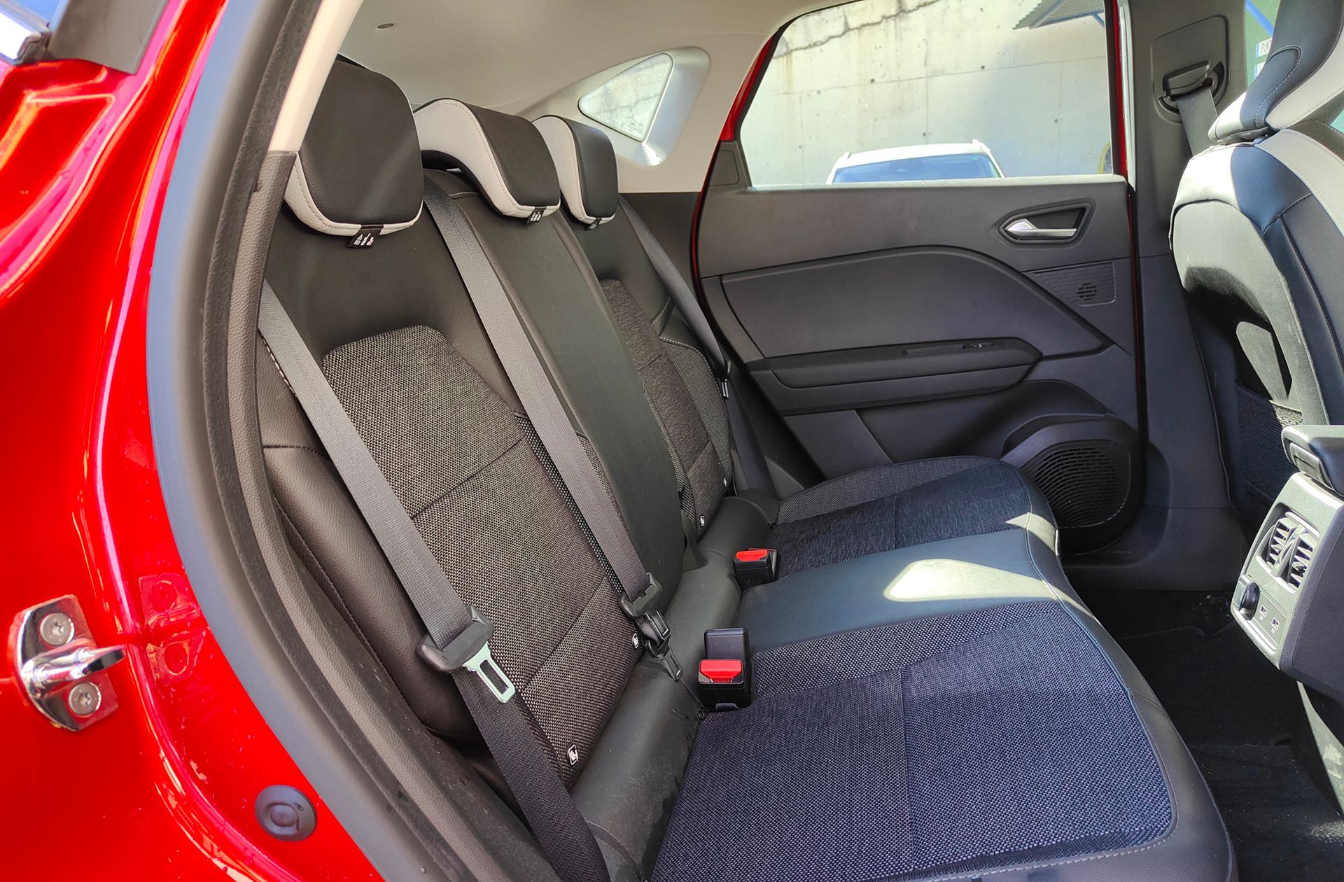 Renault Captur Techno TCe GPF - foto 18