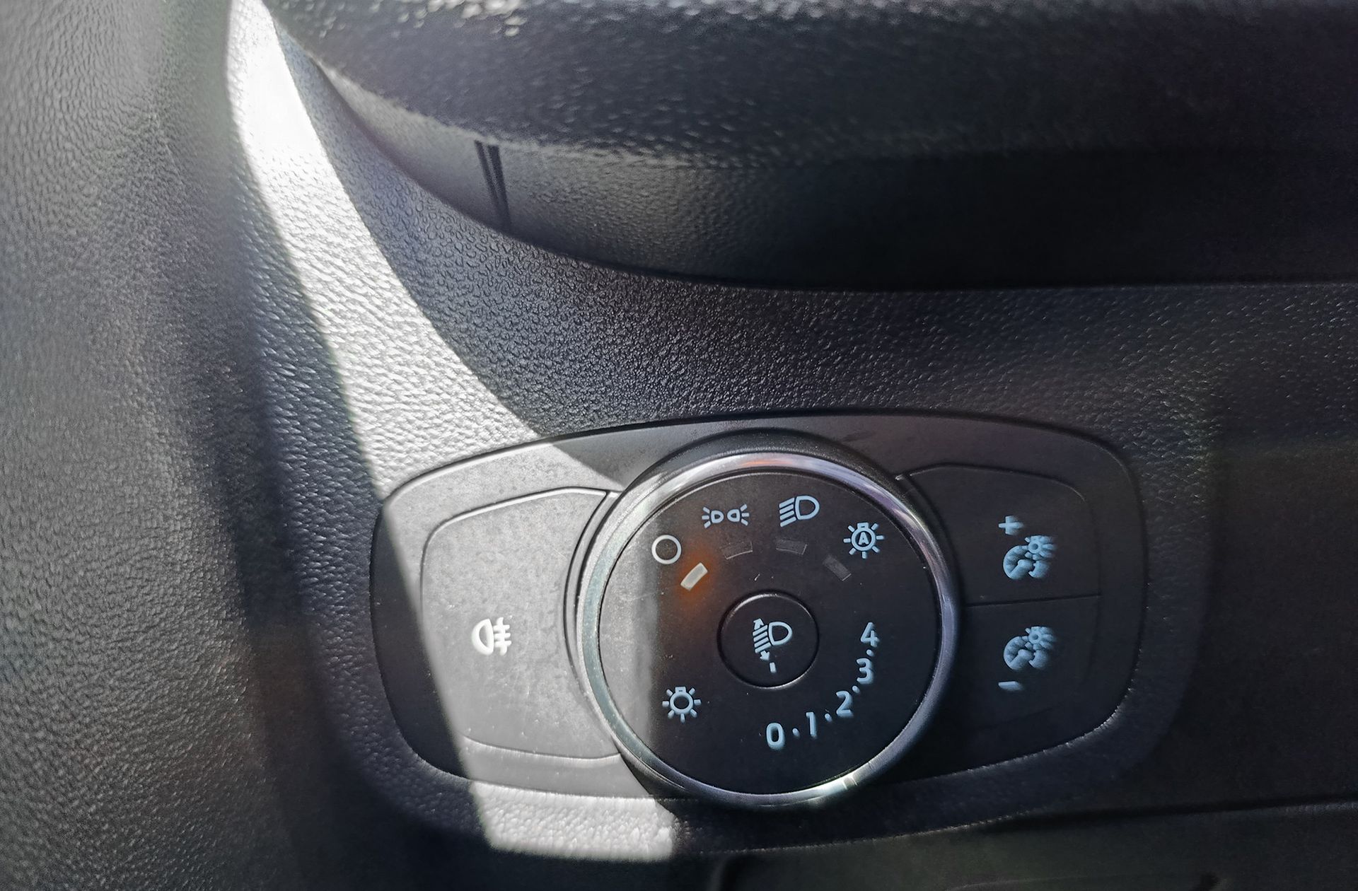 Ford Fiesta 1.0 EcoBoost MHEV ST-Line - foto 26