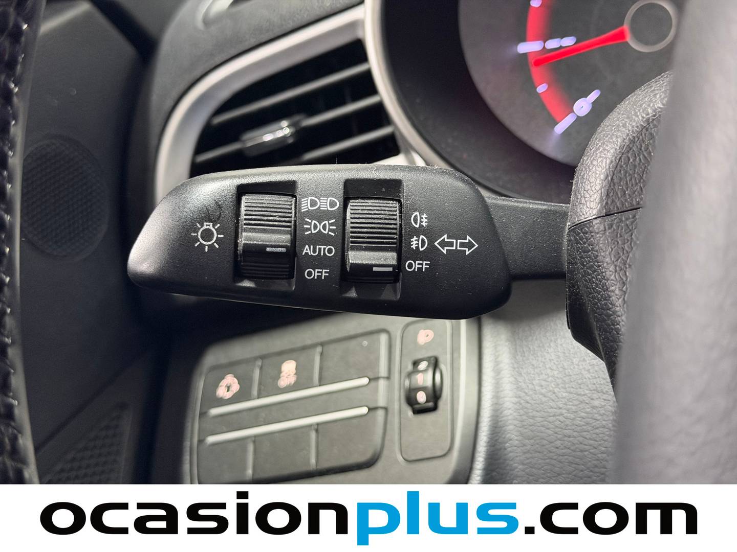 Foto SsangYong Tivoli Ssangyong Tivoli 1.6 D16T Limited Auto 4x2 (115 CV)