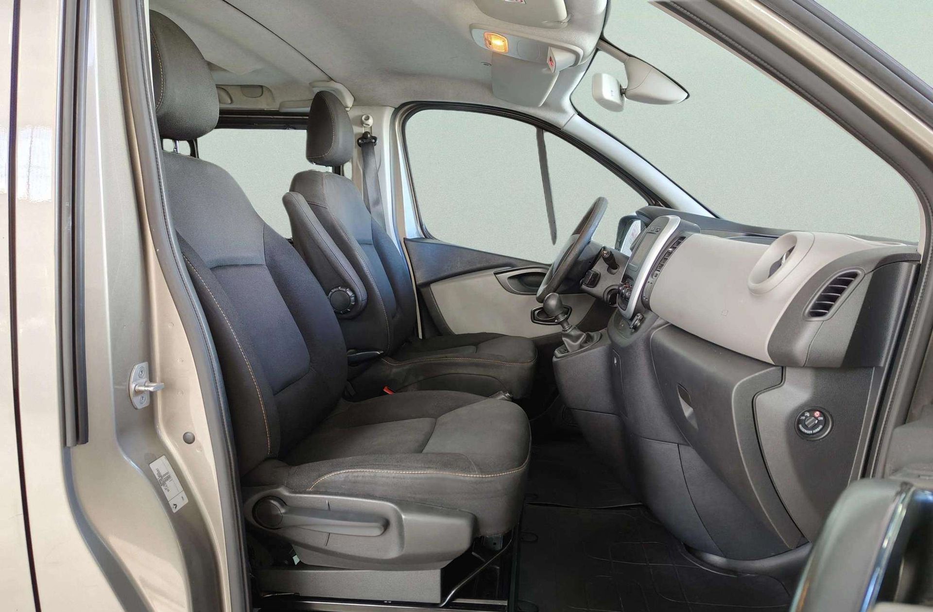 Renault Trafic Combi Mixto Energy dCi 5 plazas - foto 14