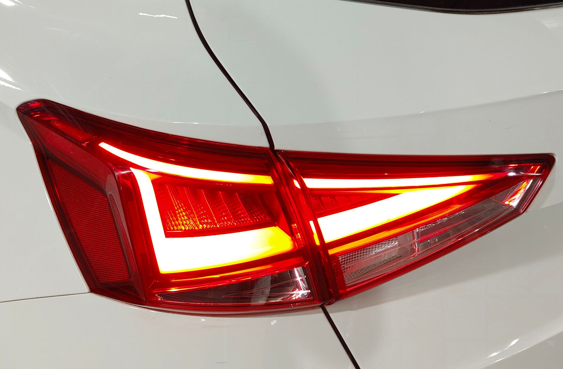 SEAT Arona 1.0 TSI Ecomotive FR Edition - foto 16