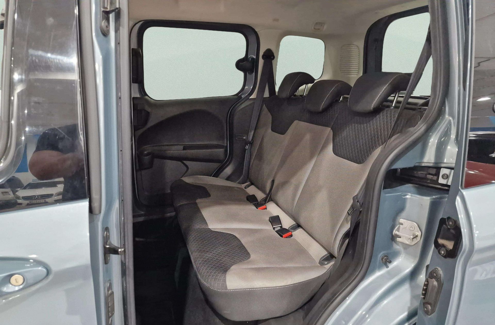 Ford Tourneo Courier 1.0 EcoBoost Titanium - foto 11