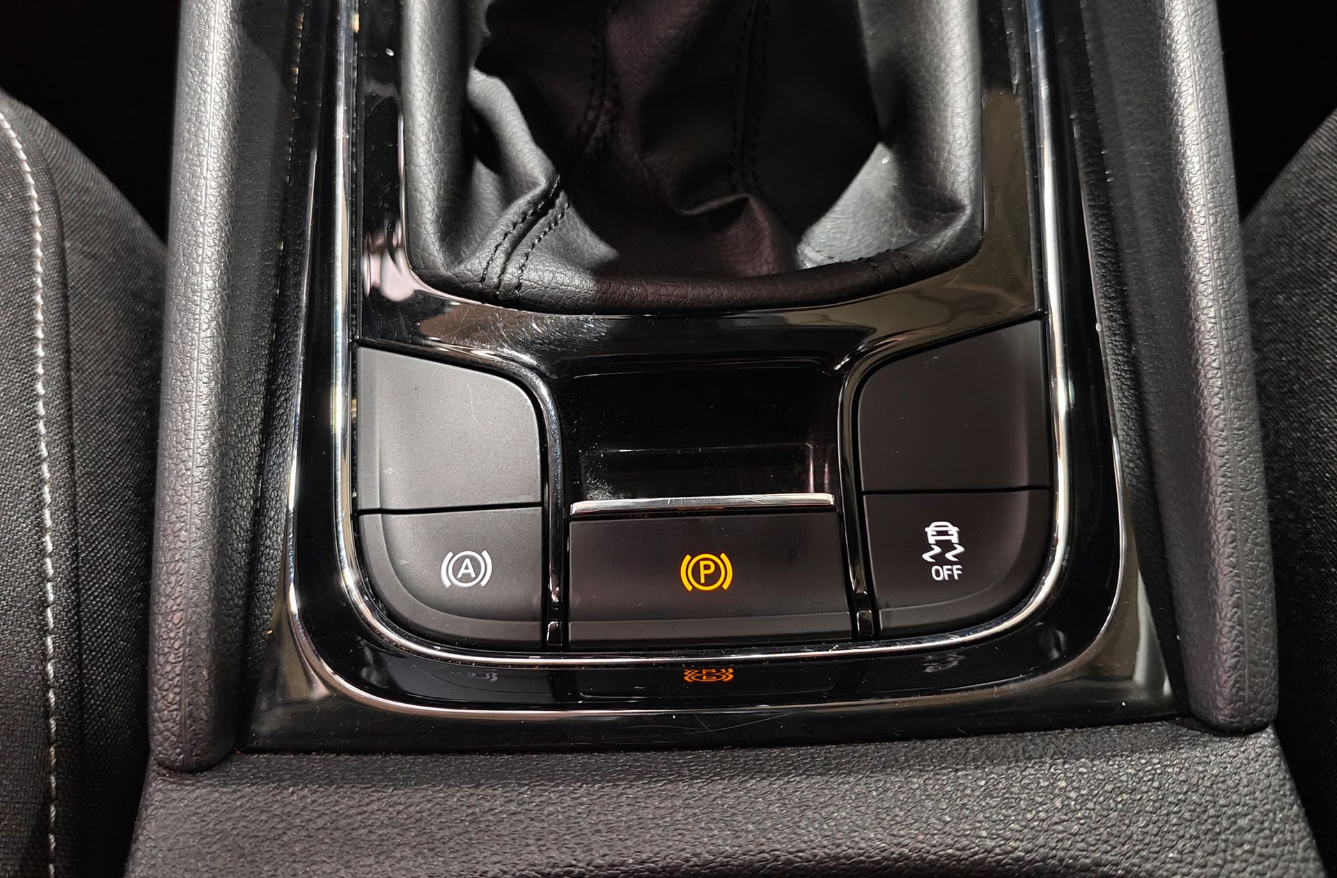 Škoda Karoq 2.0 TDI Selection - foto 27