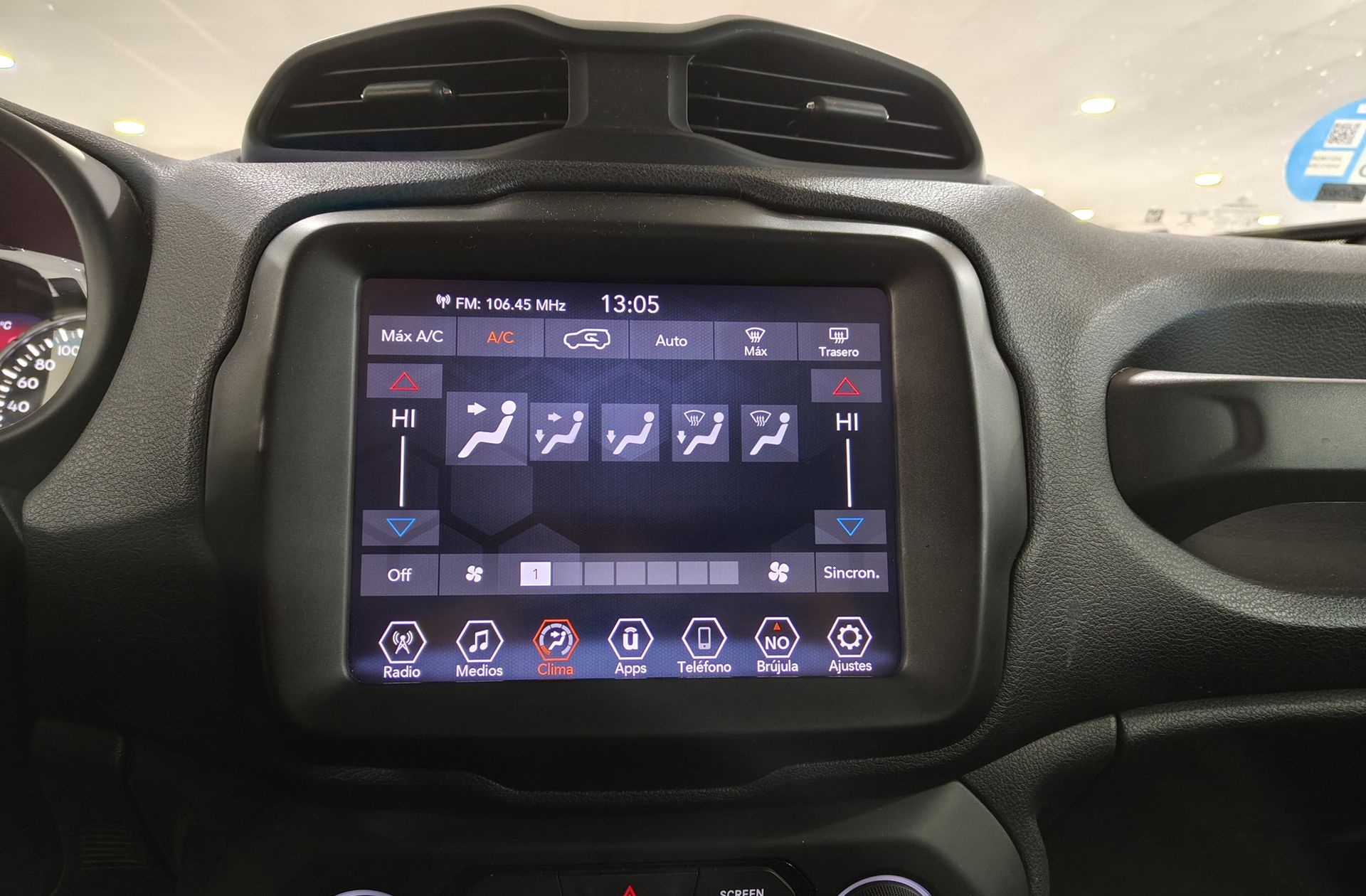 Jeep Renegade eHybrid 1.5 Limited ATX - foto 25
