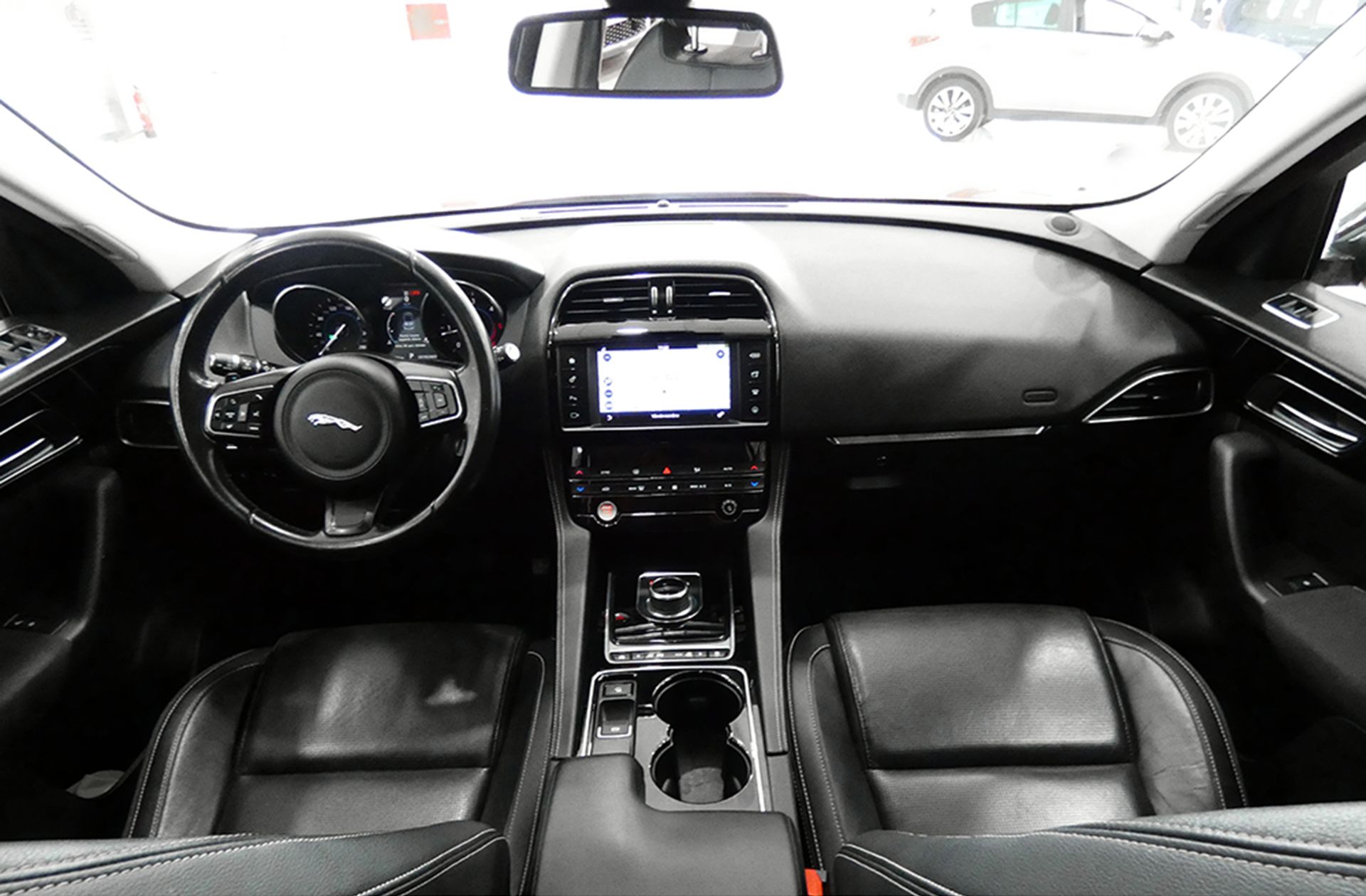 Jaguar F-Pace 2.0L i4D Prestige AWD - foto 11