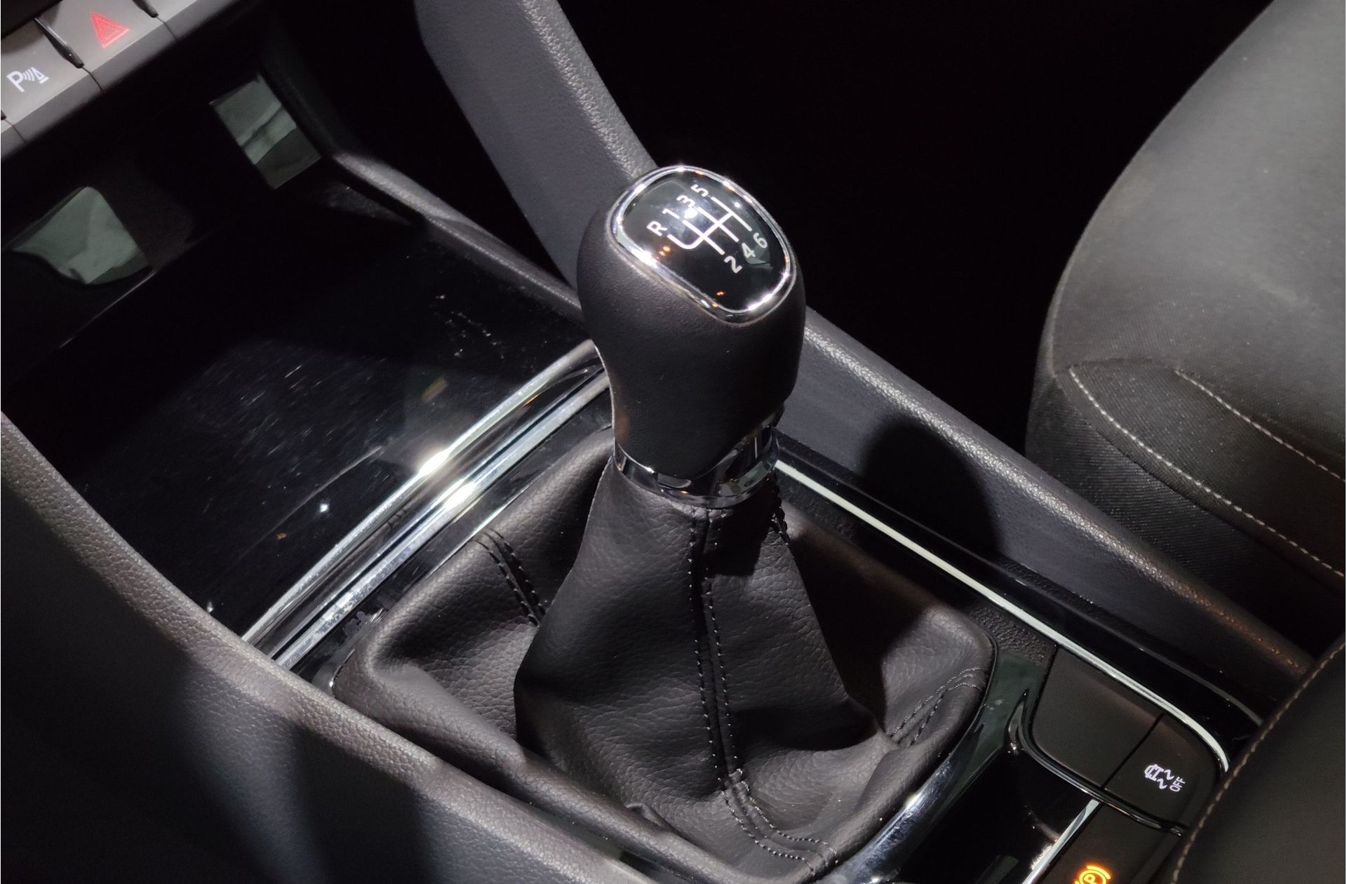 Škoda Karoq 2.0 TDI Selection - foto 5