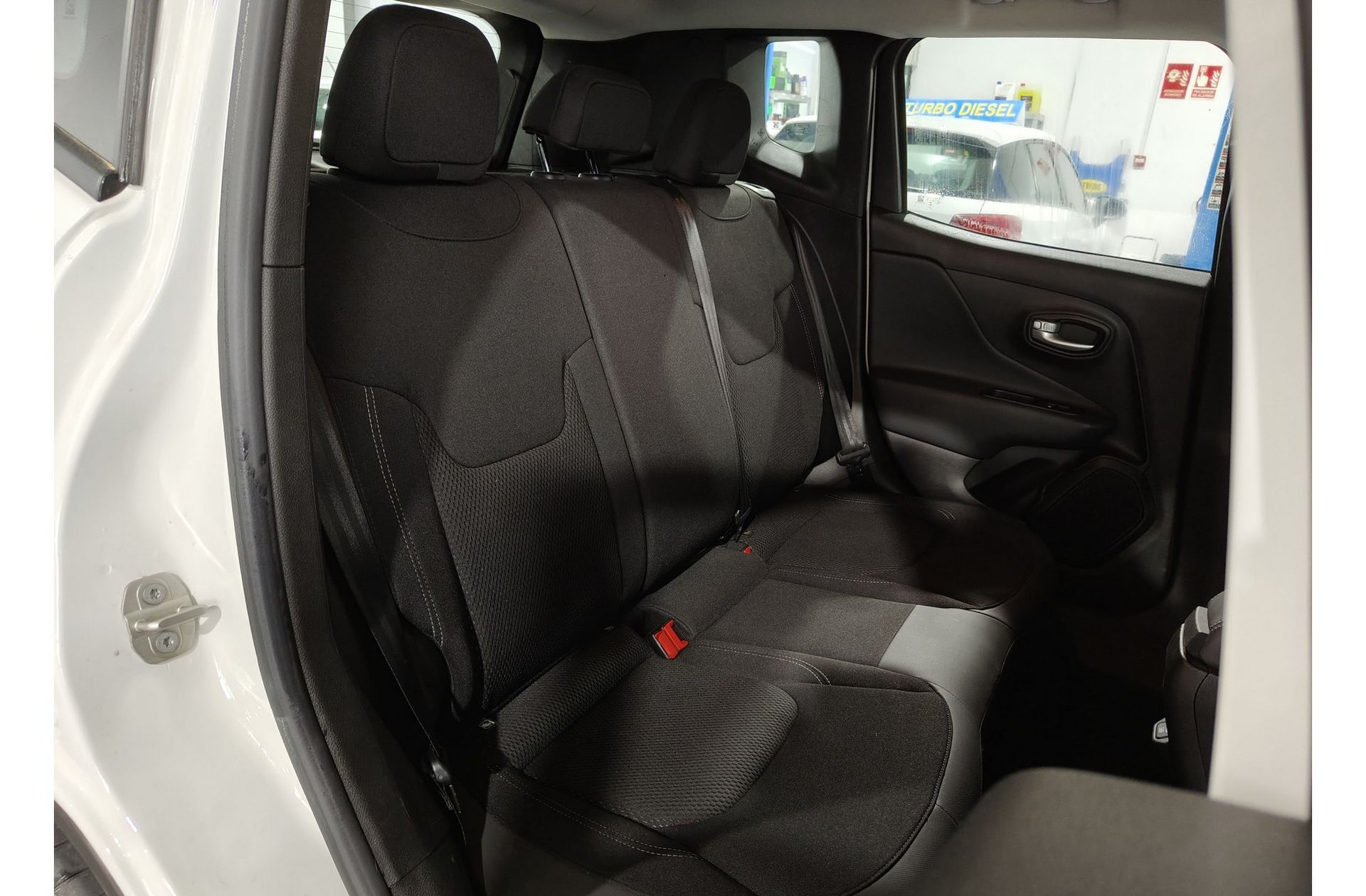 Jeep Renegade eHybrid 1.5 Limited ATX - foto 23