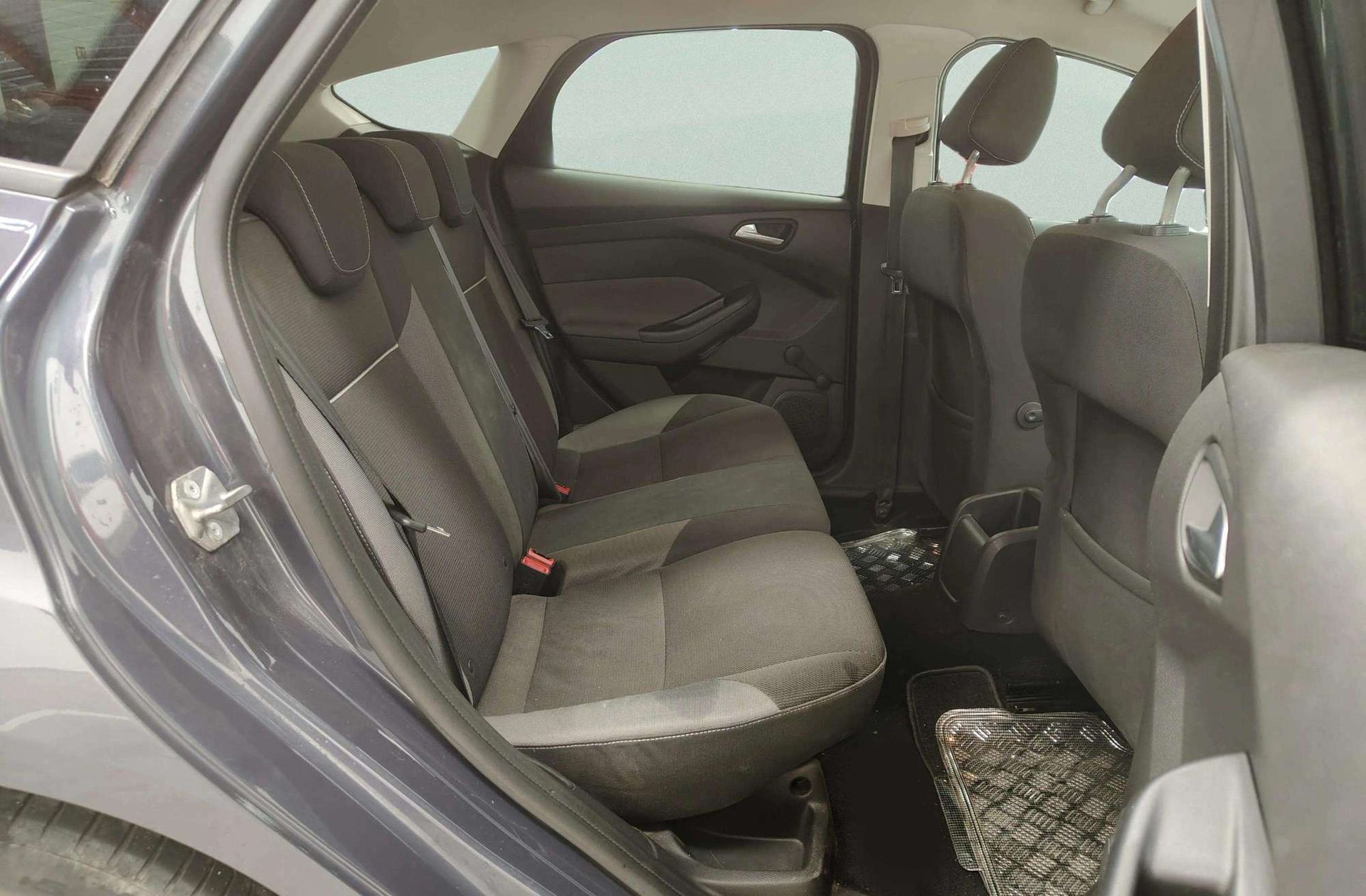 Ford Focus 1.0 EcoBoost Trend - foto 14