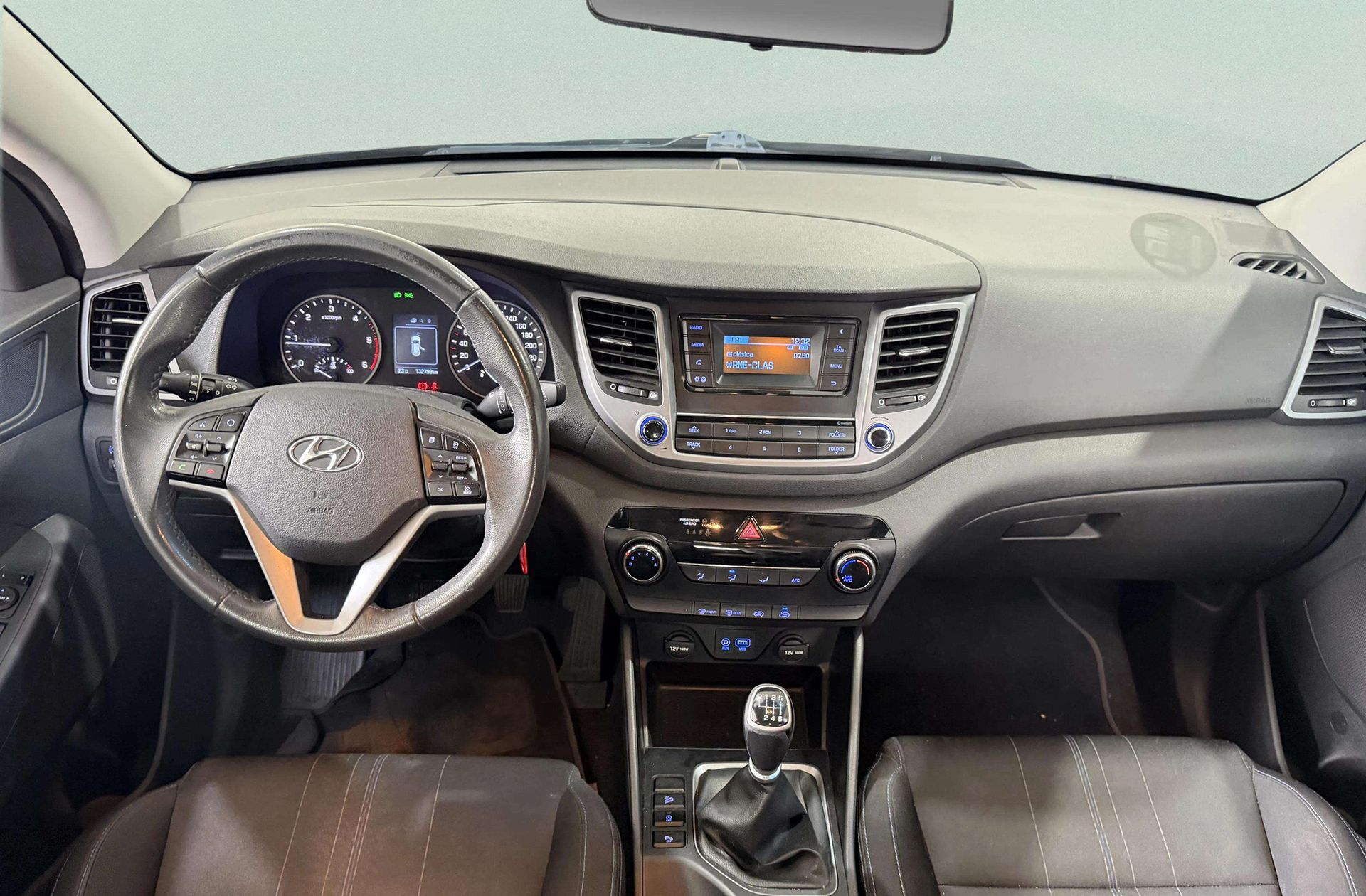 Hyundai Tucson 1.7 CRDi BlueDrive Essence 4x2 - foto 6