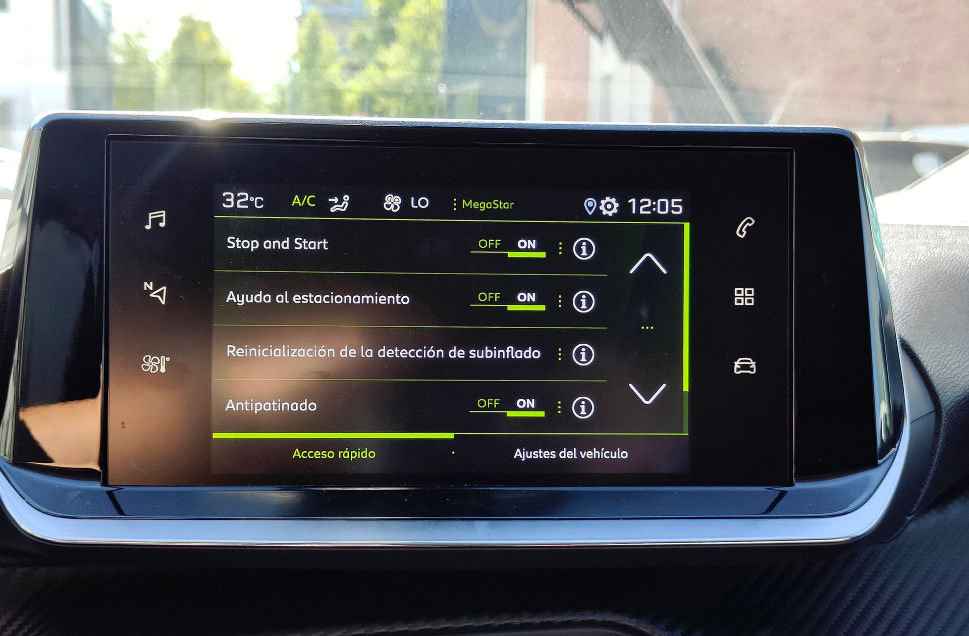Peugeot 208 BlueHDi 100 Allure Pack - foto 31