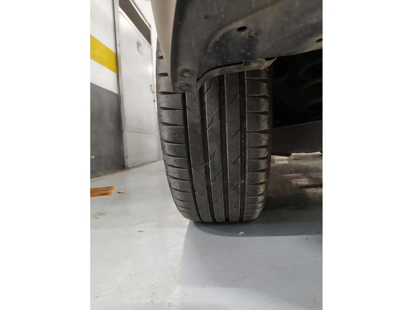 Foto Toyota C-HR Toyota C-HR 1.8 125H Advance (122 CV)