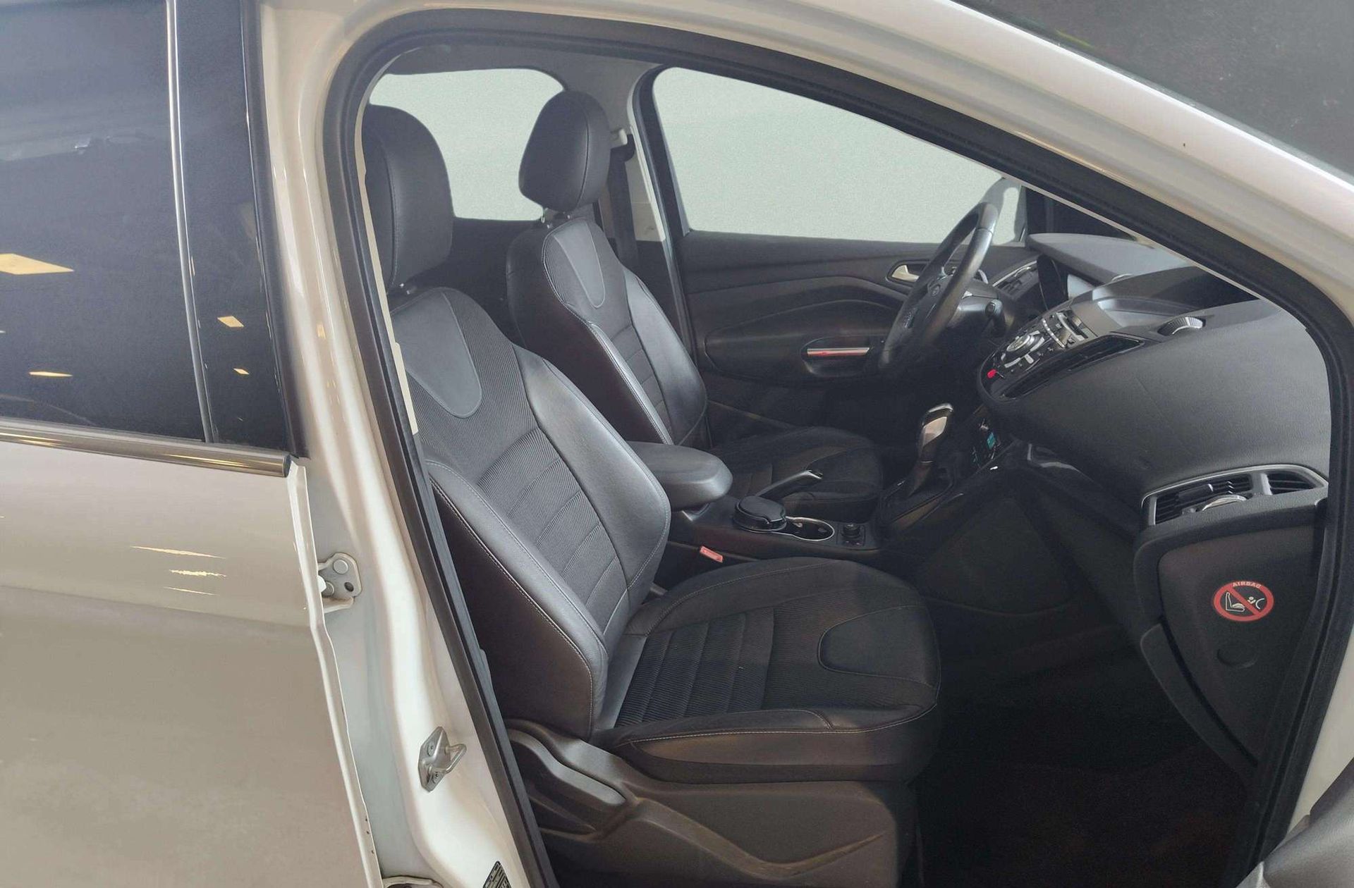 Ford Kuga 2.0 TDCi Titanium 4x4 Powershift - foto 16