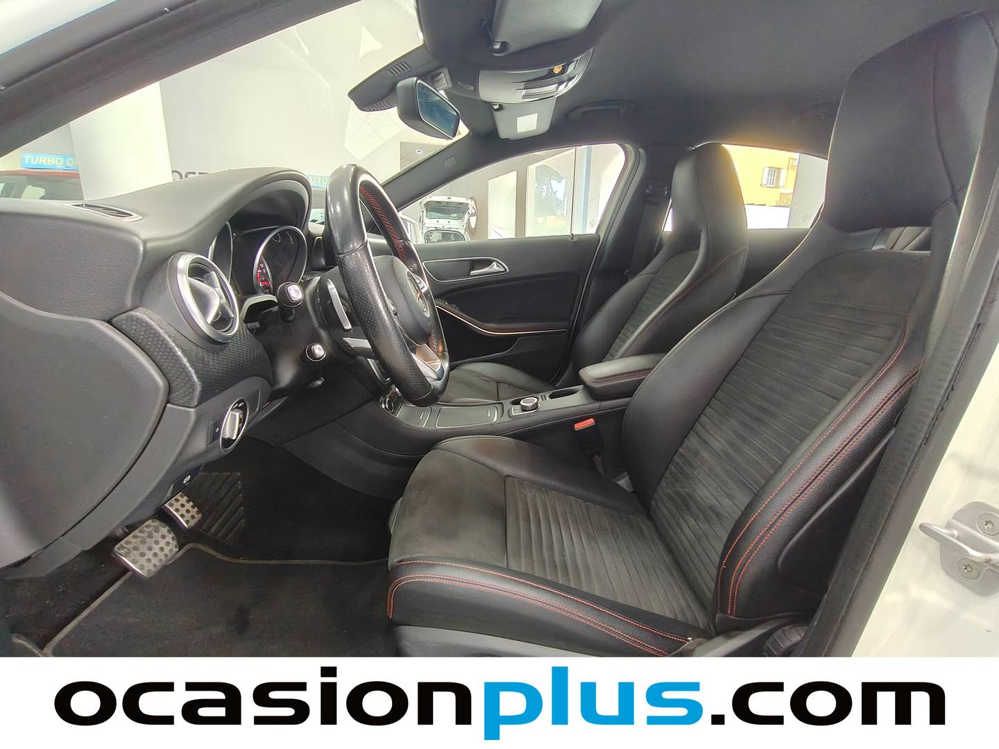 Foto asientos delanteros Mercedes Clase A Mercedes Clase A 200 d AMG Line (136 CV)