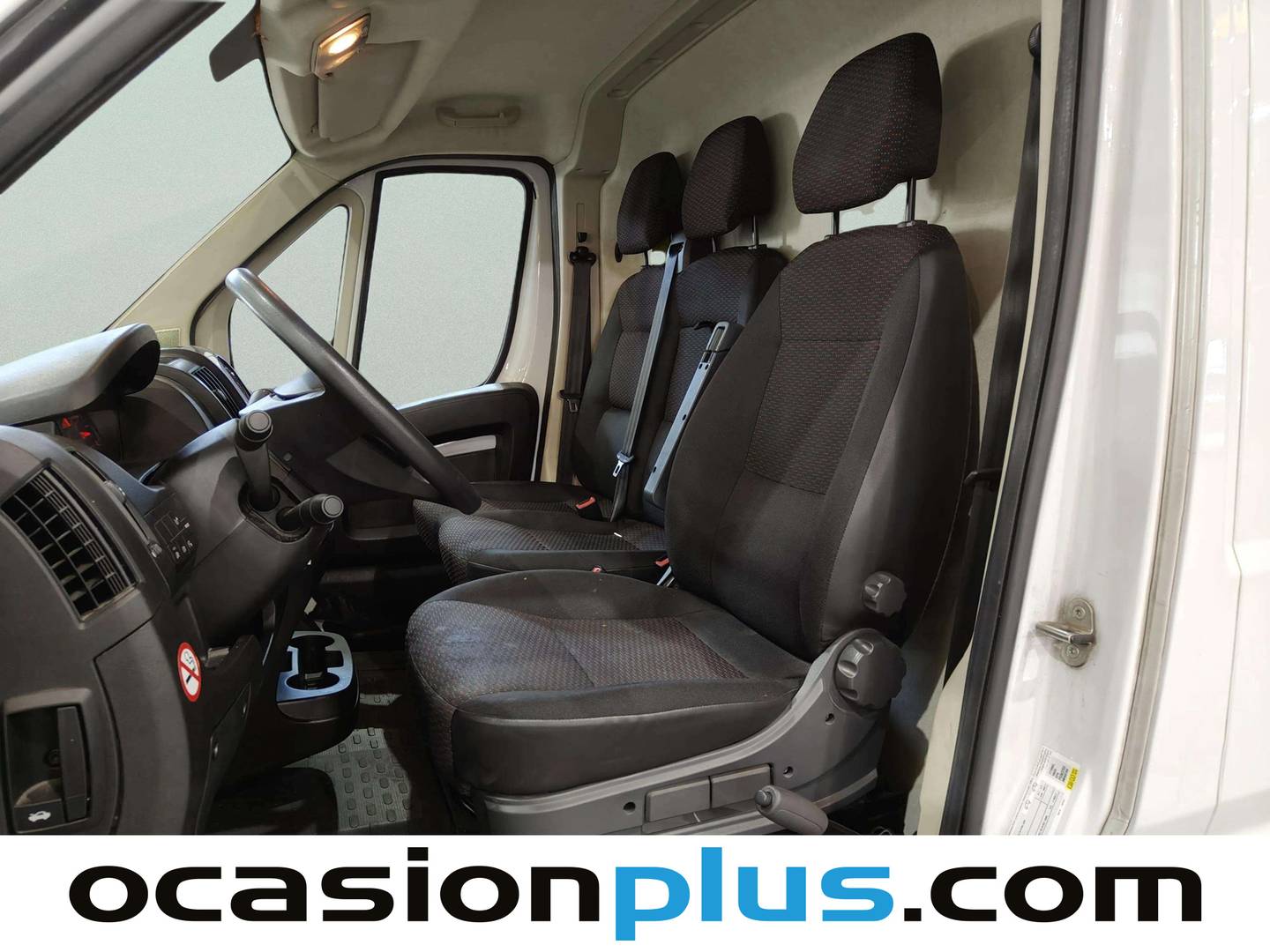 Foto asientos traseros Peugeot Boxer Peugeot Boxer Furgon BlueHDi 140 S&S 335 L3H2 (140 CV)