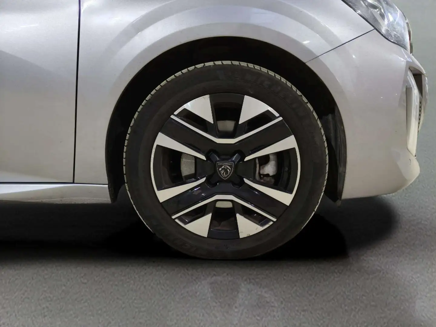 Foto Peugeot 208 Peugeot 208 PureTech 100 Allure (100 CV)