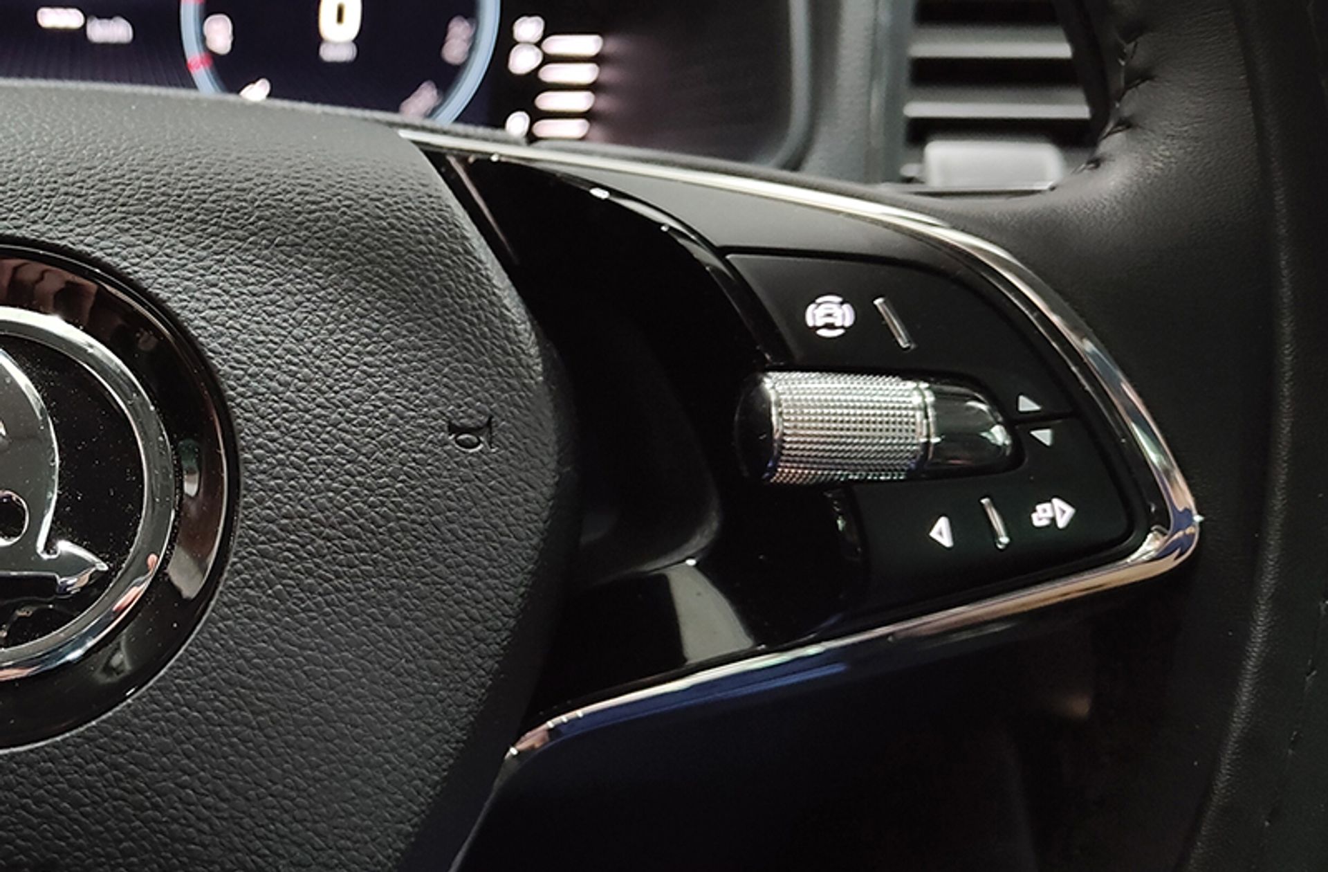 Škoda Karoq 1.0 TSI Ambition - foto 26