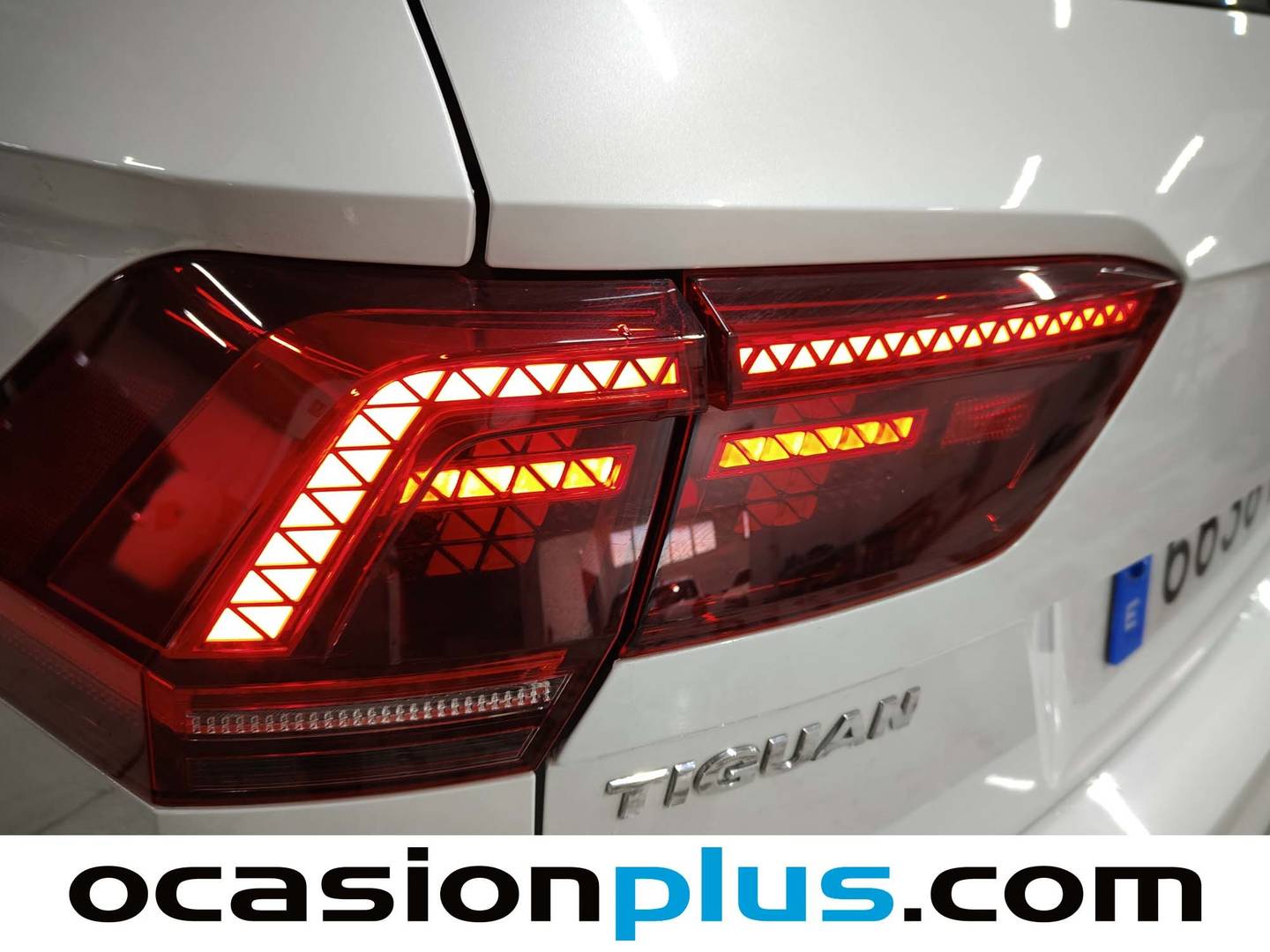 Foto Volkswagen Tiguan Volkswagen Tiguan Sport 2.0 TDI BMT 4Motion Pack R-line (240 CV) DSG