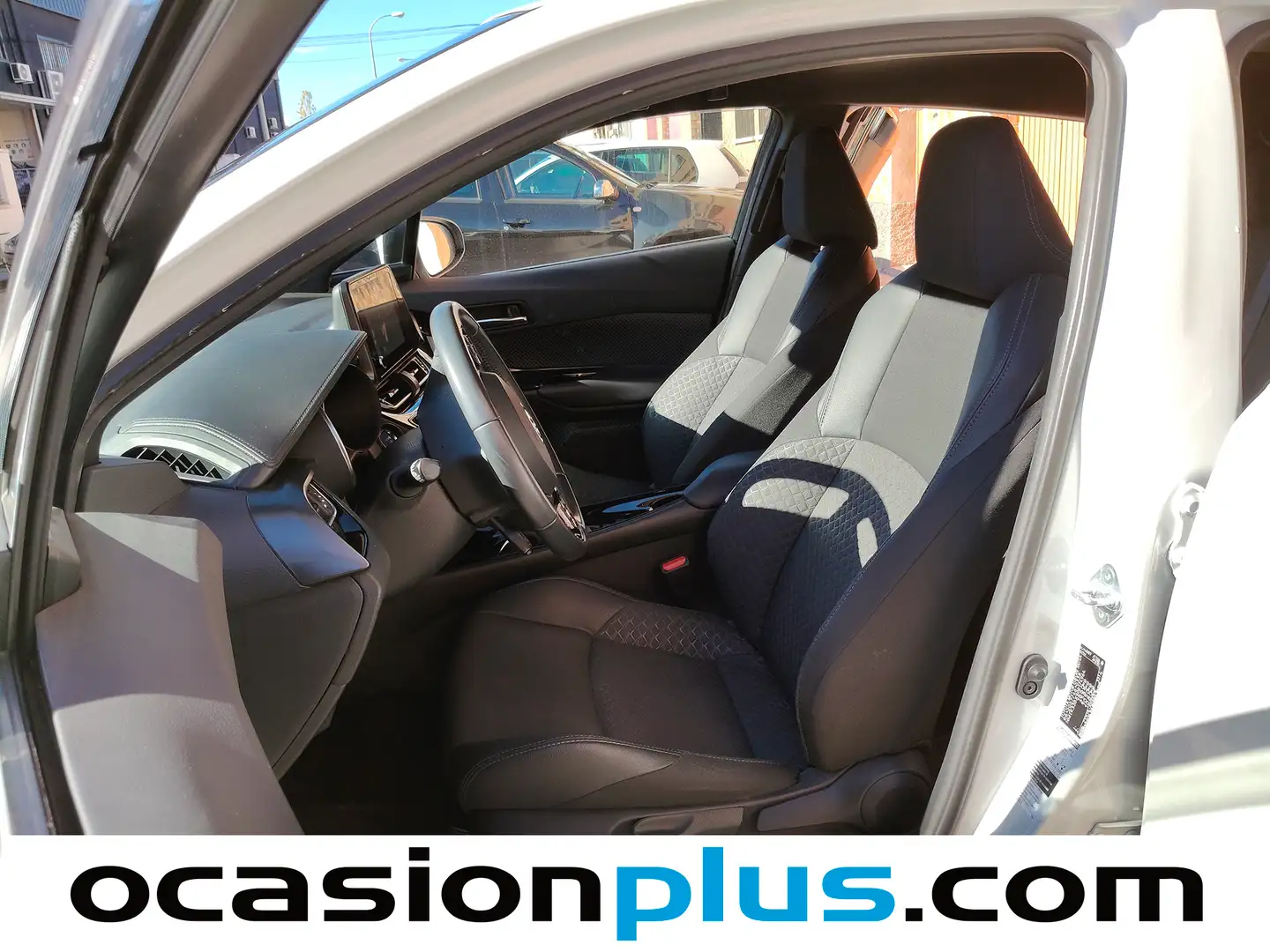 Foto Toyota C-HR Toyota C-HR 1.8 125H Advance (122 CV)