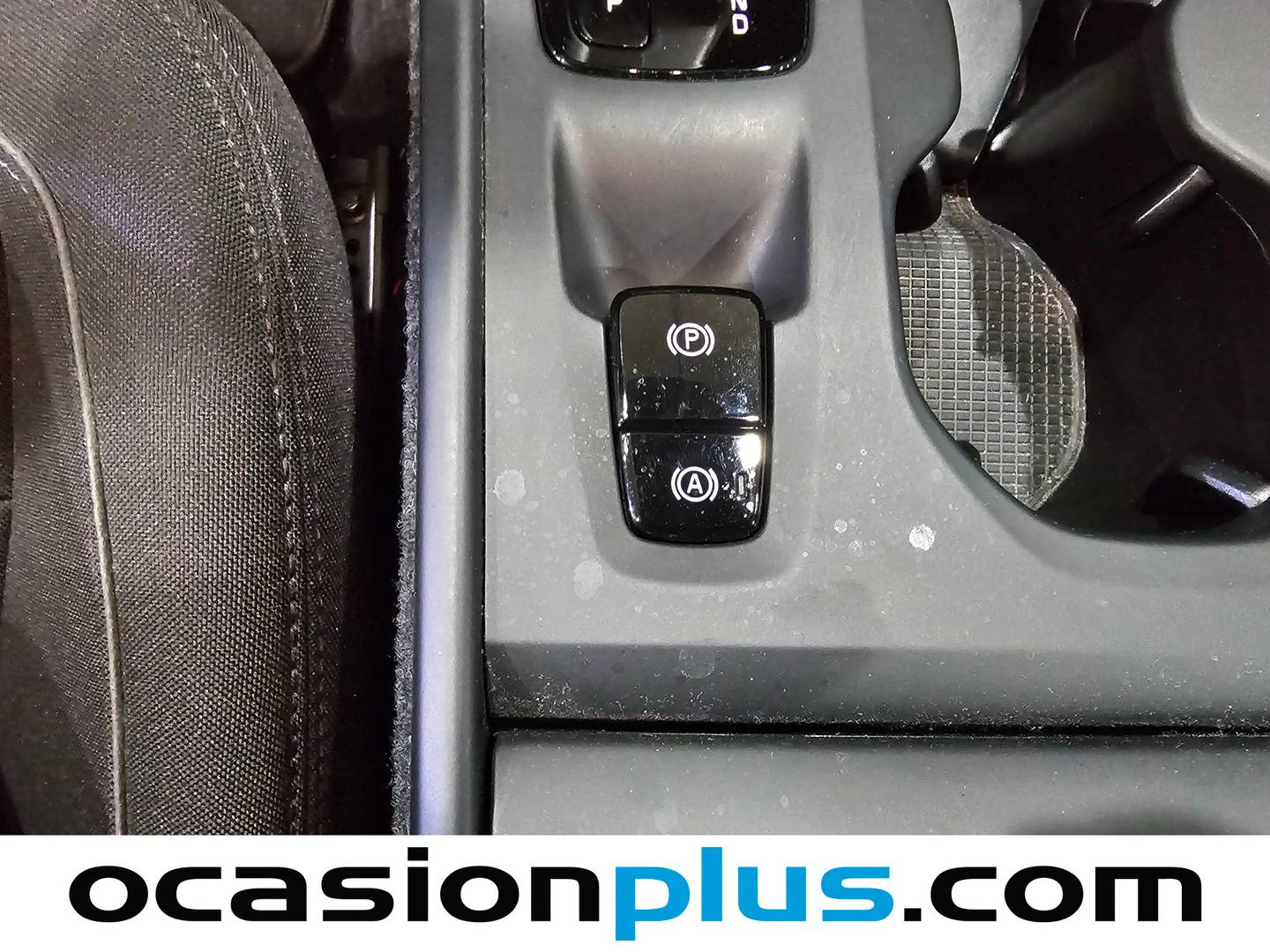 Foto Volvo XC40 Volvo XC40 B3 G Momentum Pro Auto (163 CV)