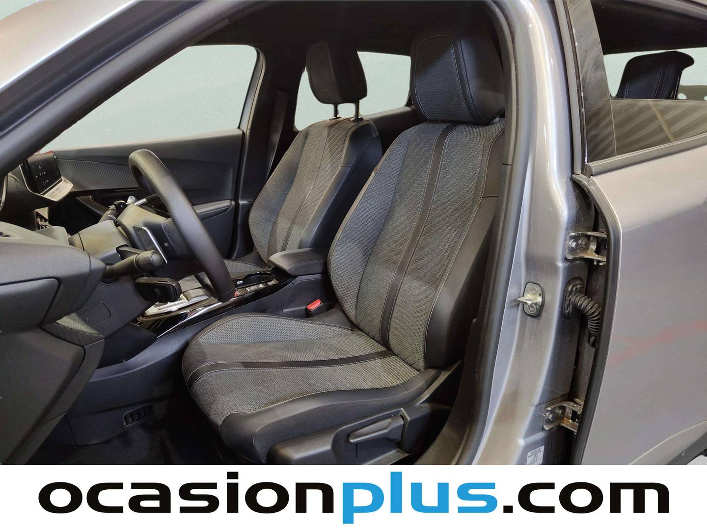 Foto asientos delanteros Peugeot 2008 Peugeot 2008 Allure Hybrid eDCS6 (136 CV)