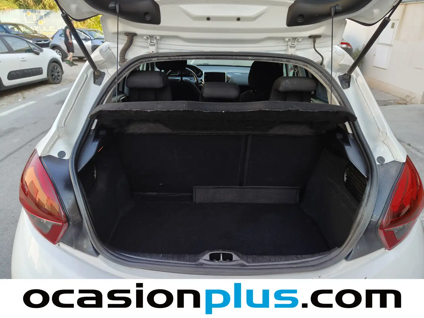 Foto Peugeot 208 Peugeot 208 PureTech Signature (82 CV)