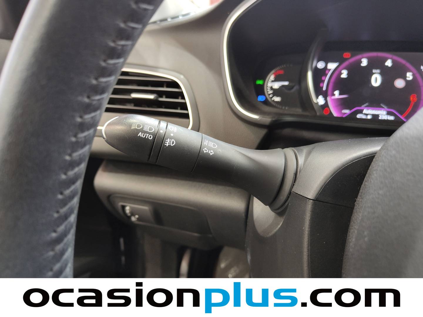 Foto Renault Mégane Renault Megane Zen TCe (140 CV) EDC GPF