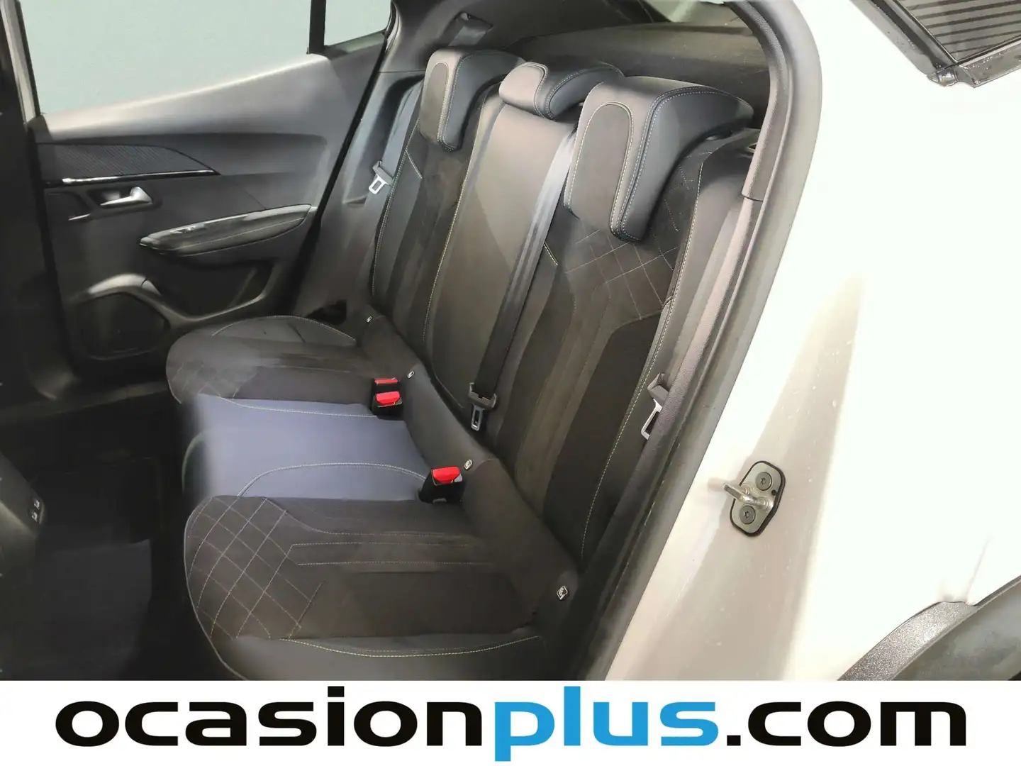 Foto Peugeot 2008 Peugeot 2008 BlueHDI 130 S&S GT Pack EAT8 (130 CV)