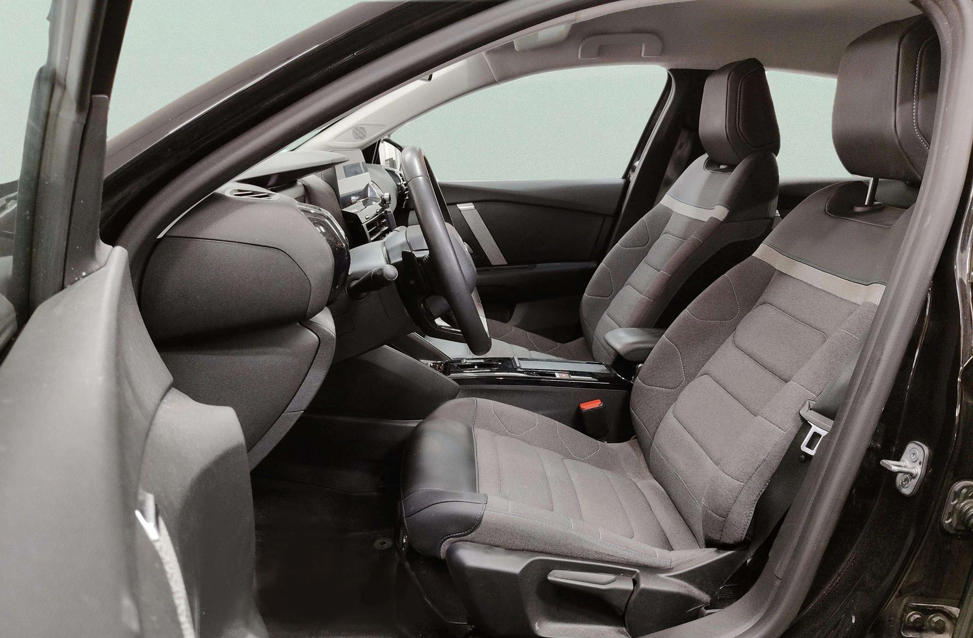 Citroën C4 X Hybrid 136 e-DCS6 Plus - foto 11