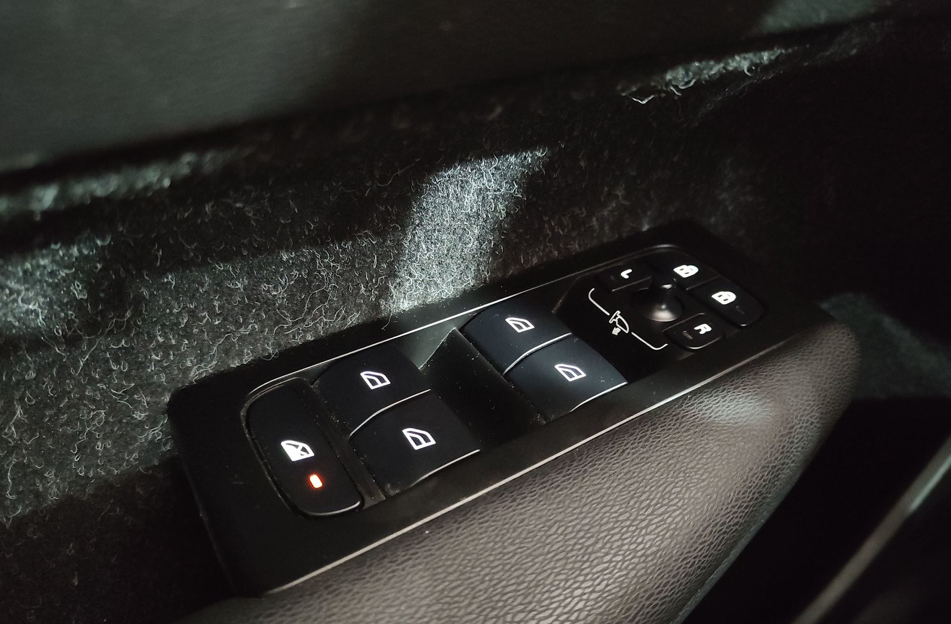 Volvo XC40 T2 Momentum Pro - foto 35