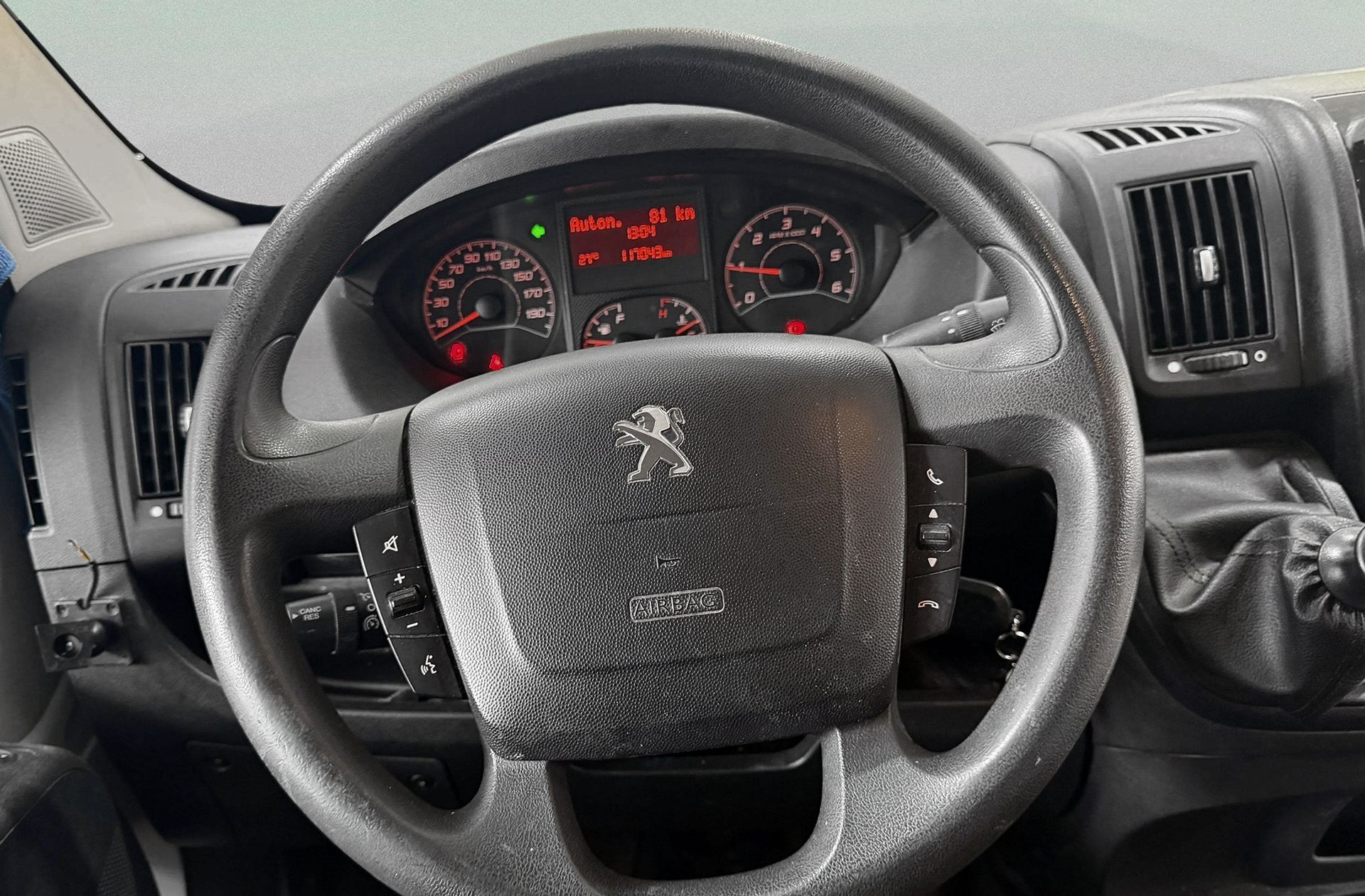 Peugeot Boxer Furgon BlueHDi 130 Pack 335 L3H2 isotermo - foto 16