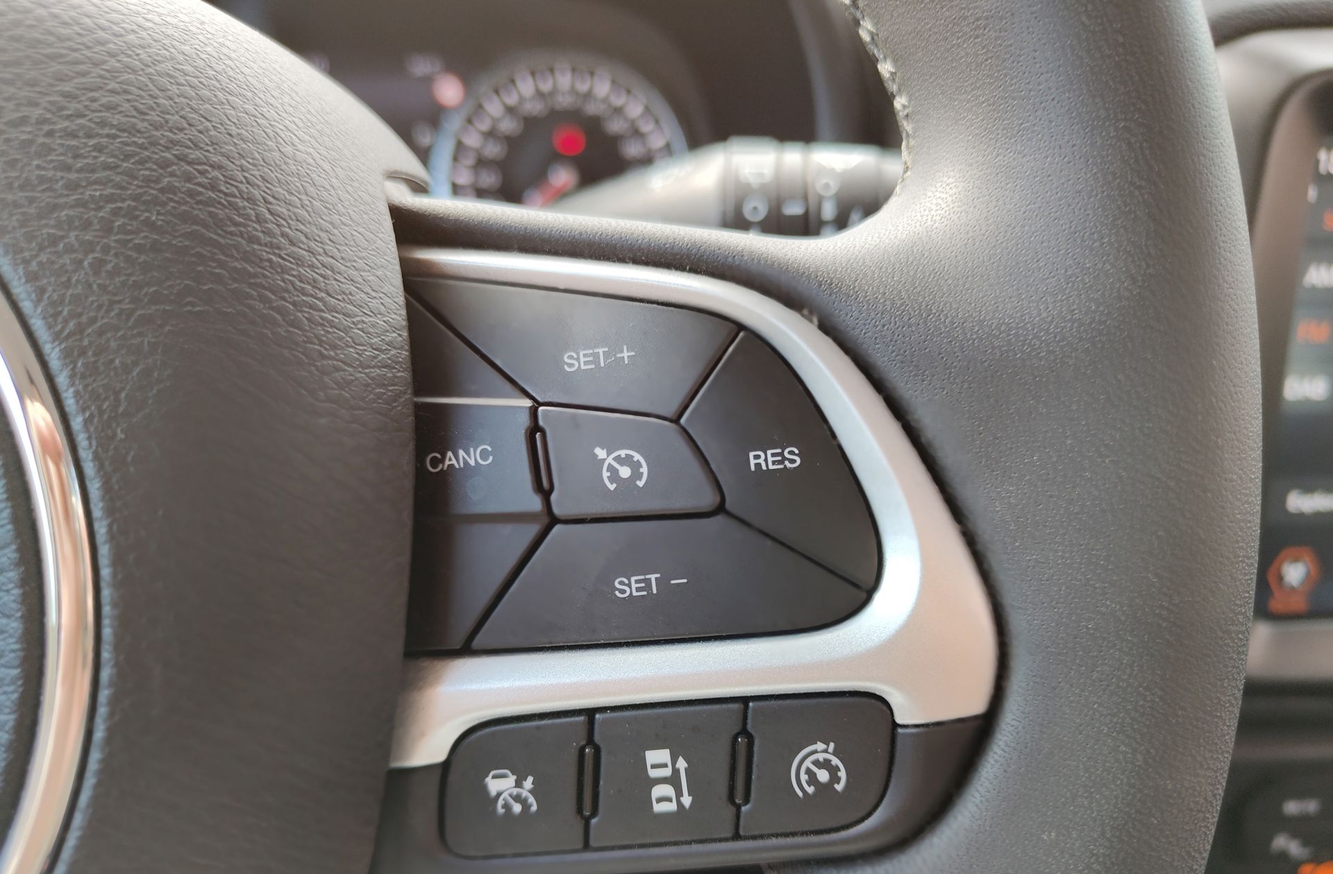 Jeep Renegade eHybrid 1.5 Limited ATX - foto 24