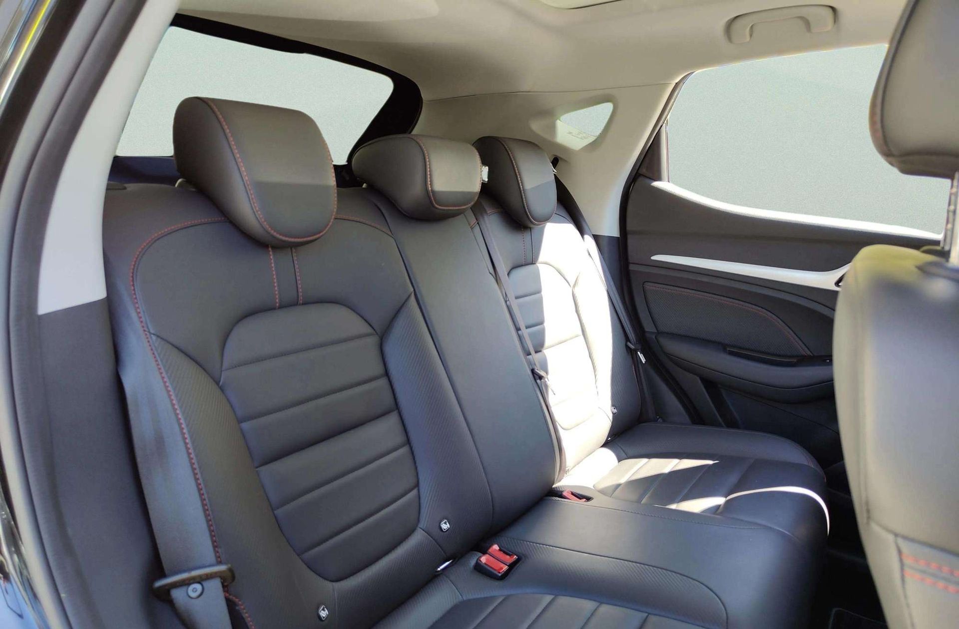 MG ZS 1.0T Luxury - foto 16