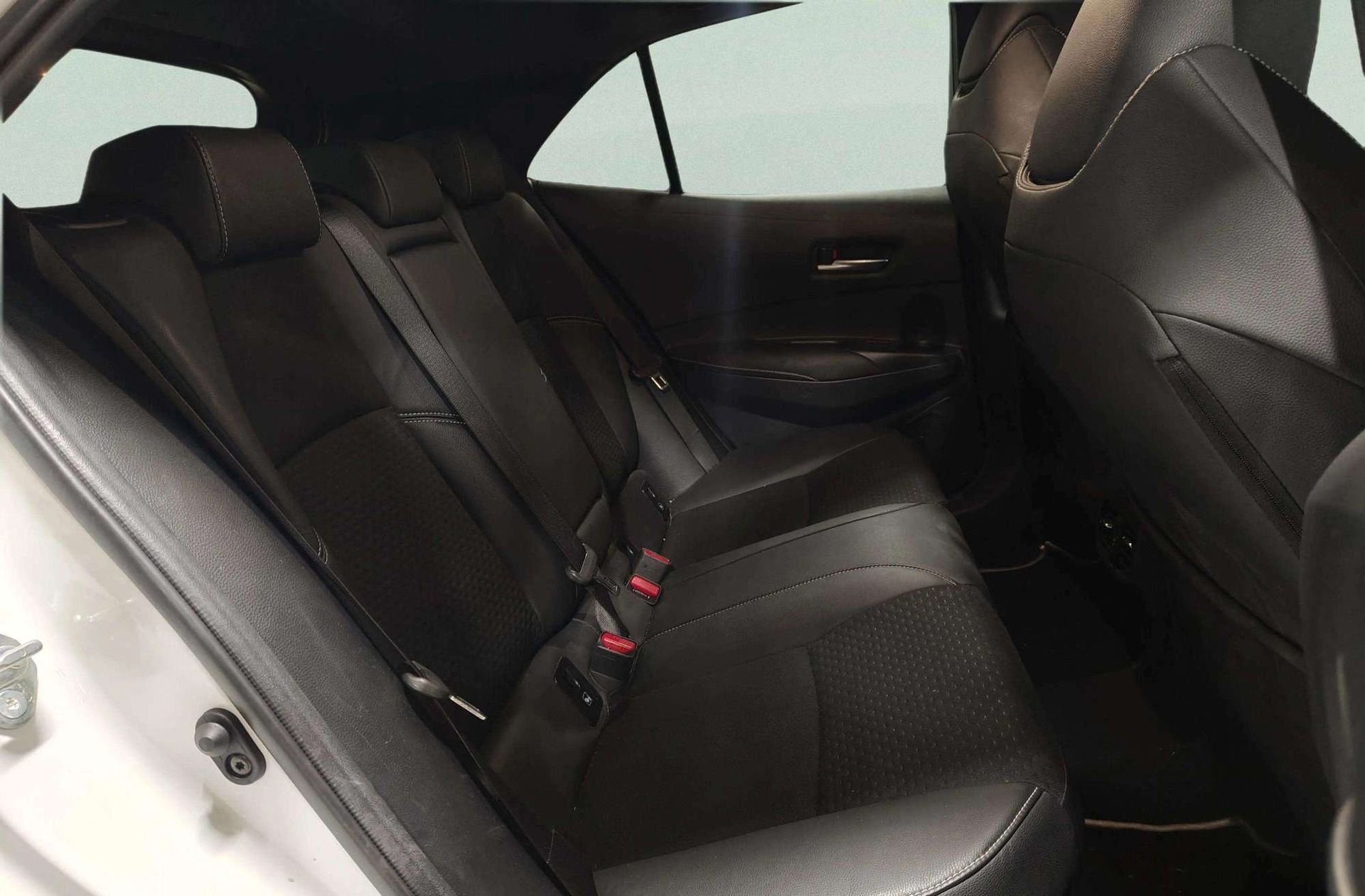 Toyota Corolla 140H Style Edition - foto 19
