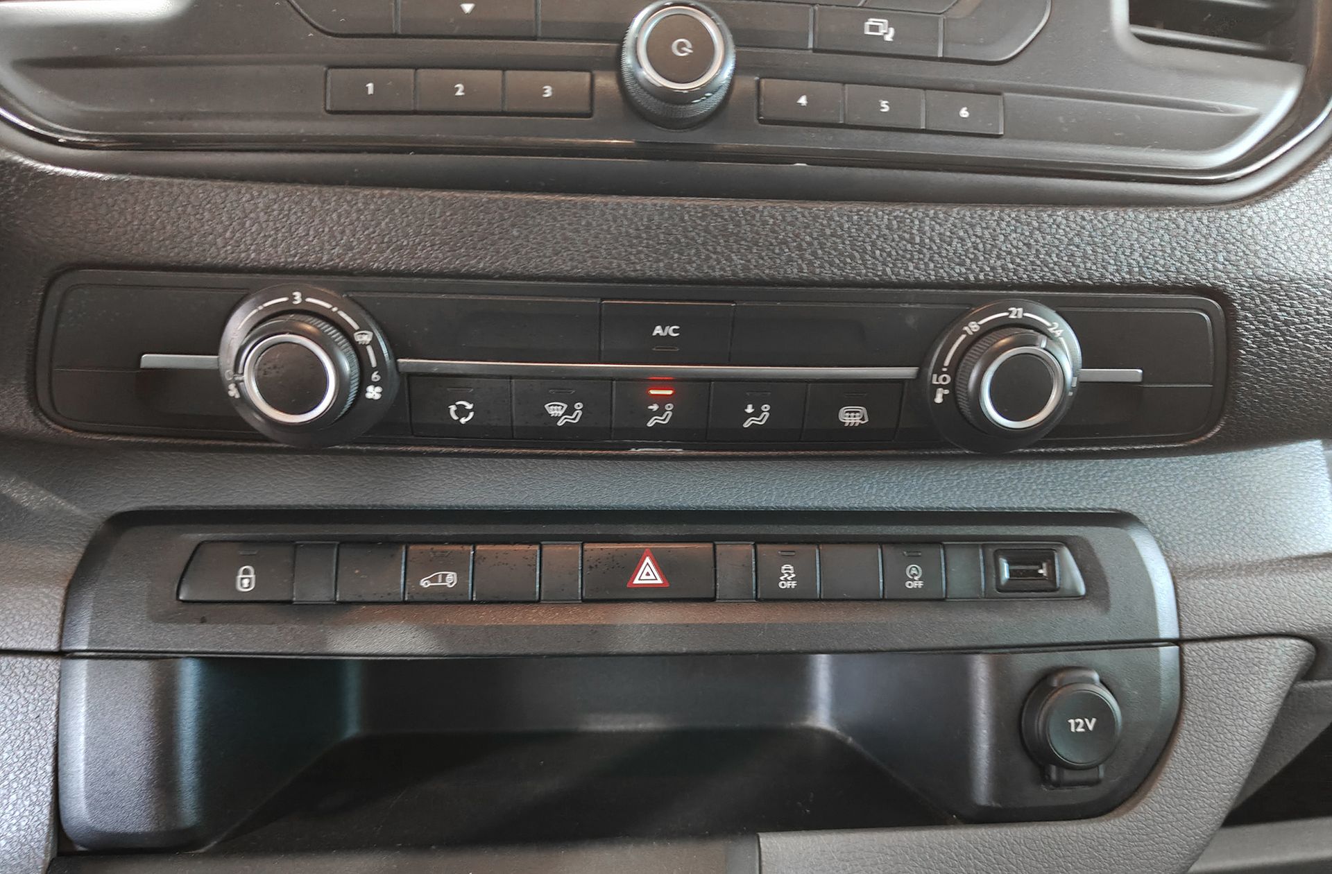 Peugeot Expert Furgon BlueHDi 120 Pro Standard - foto 21