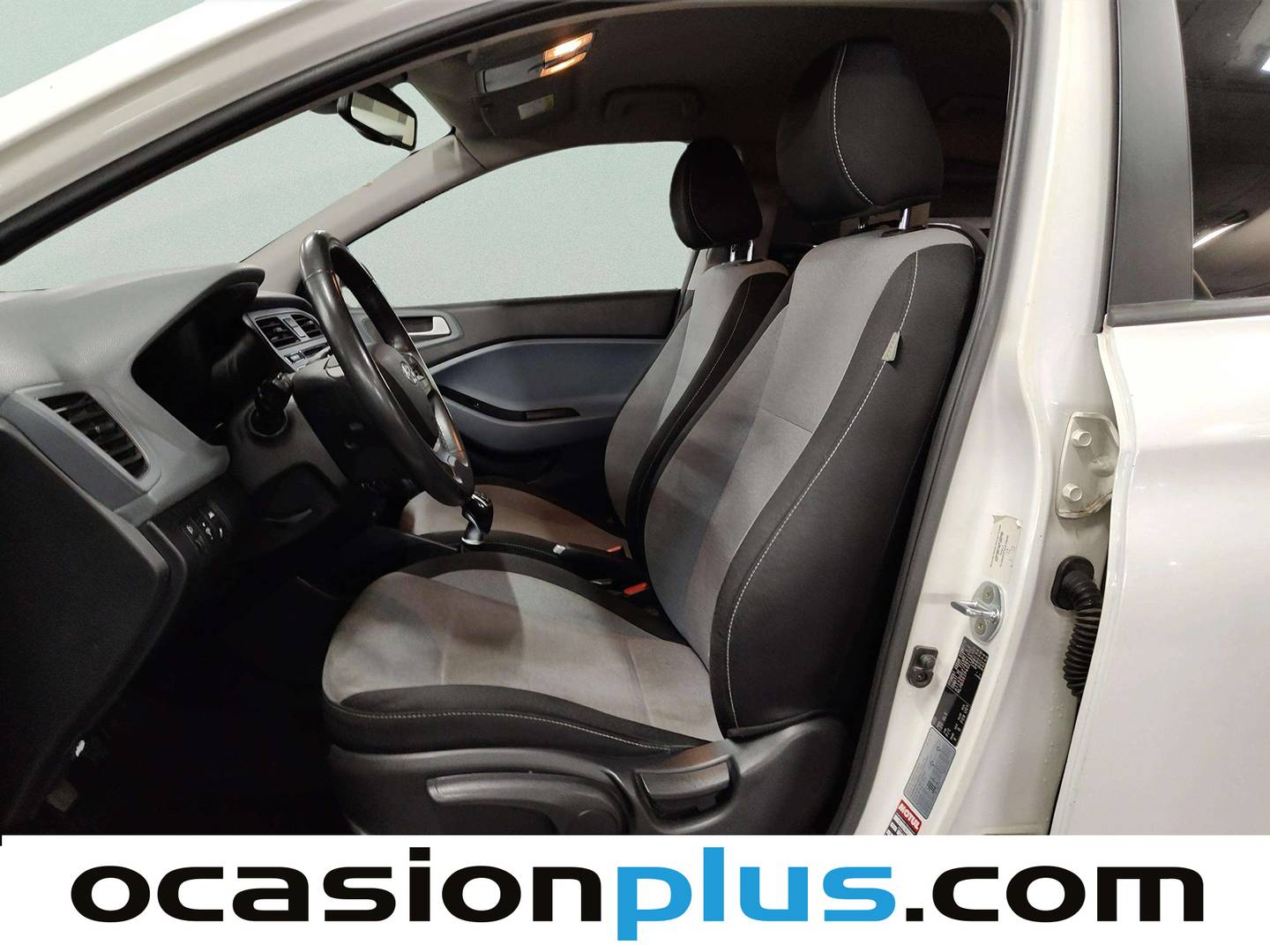 Foto asientos delanteros Hyundai i20 Hyundai i20 1.1 CRDI Tecno (75 CV)