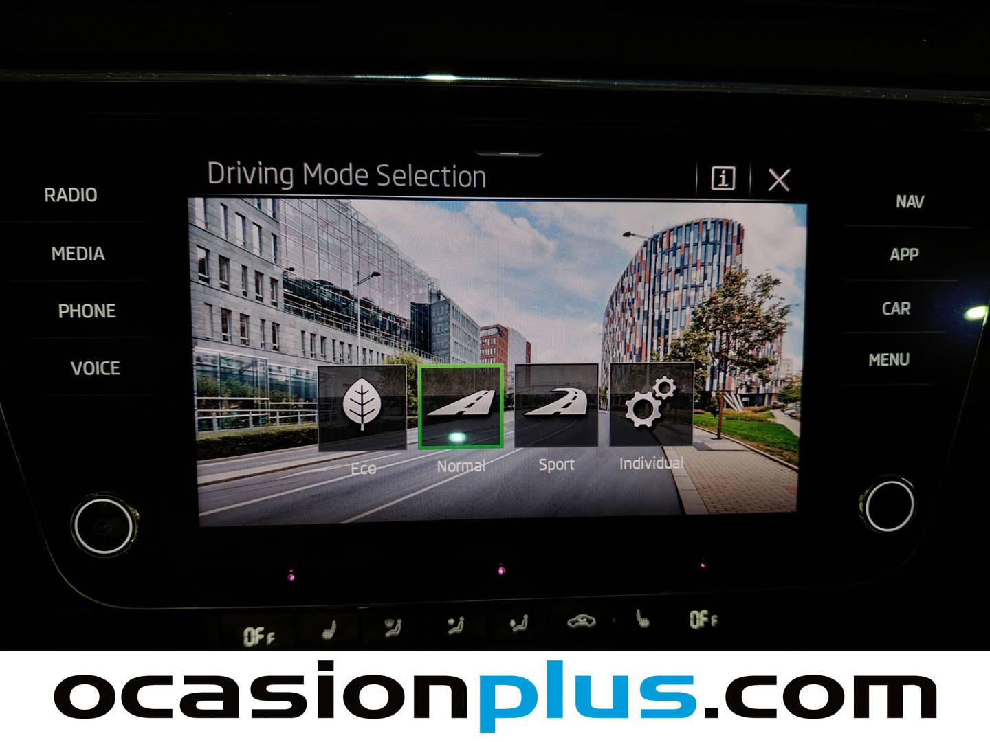 Skoda Superb Skoda Superb 1.5 TSI Sport Line DSG (150 CV) 150cv