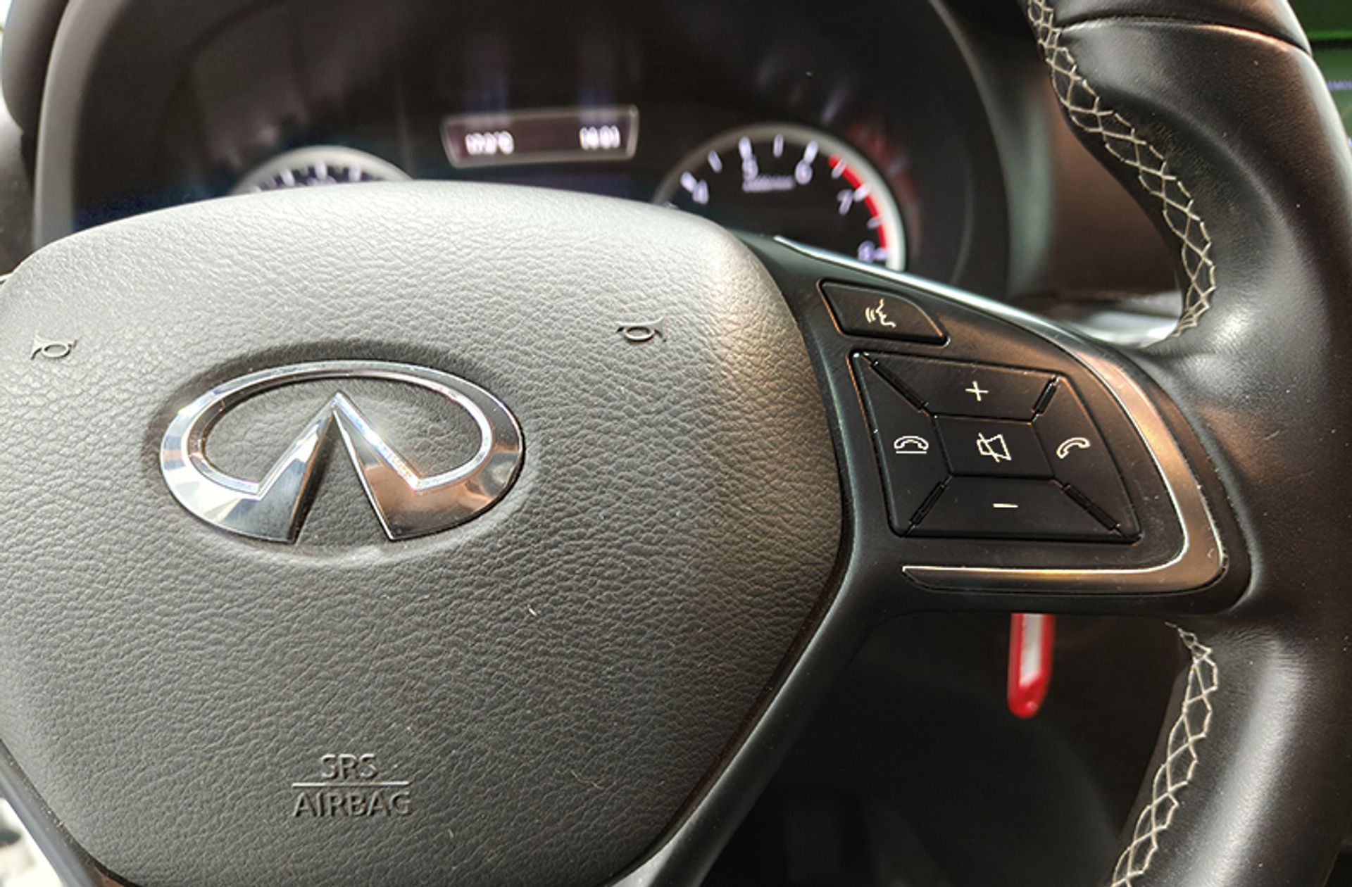 Infiniti Q30 1.6T Premium - foto 25